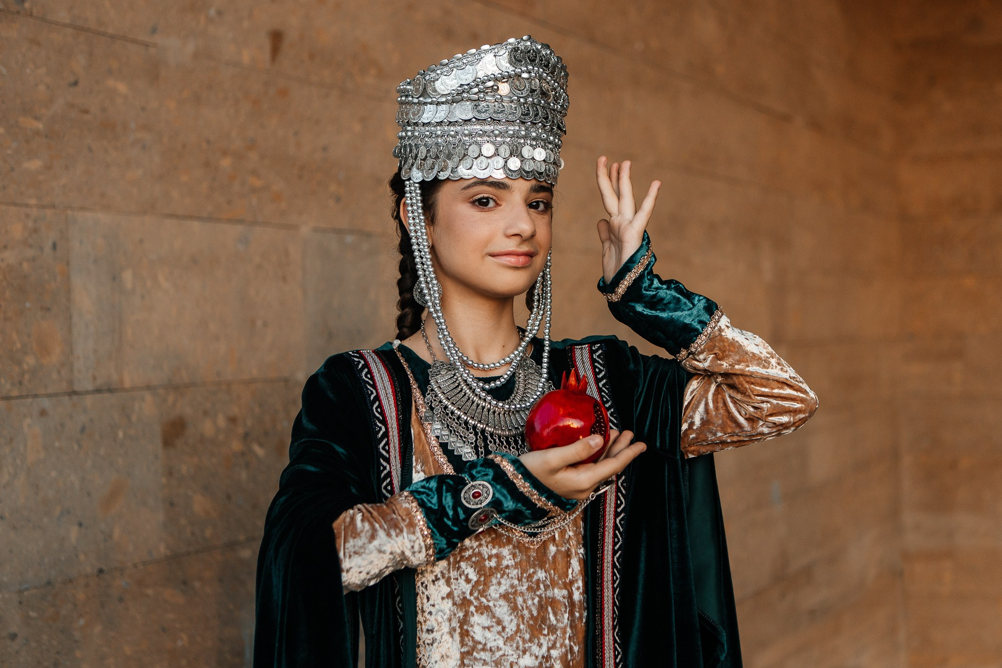 Современный взгляд на армянский костюм. Семейный и свадебный фотограф Ростове-на-Дону