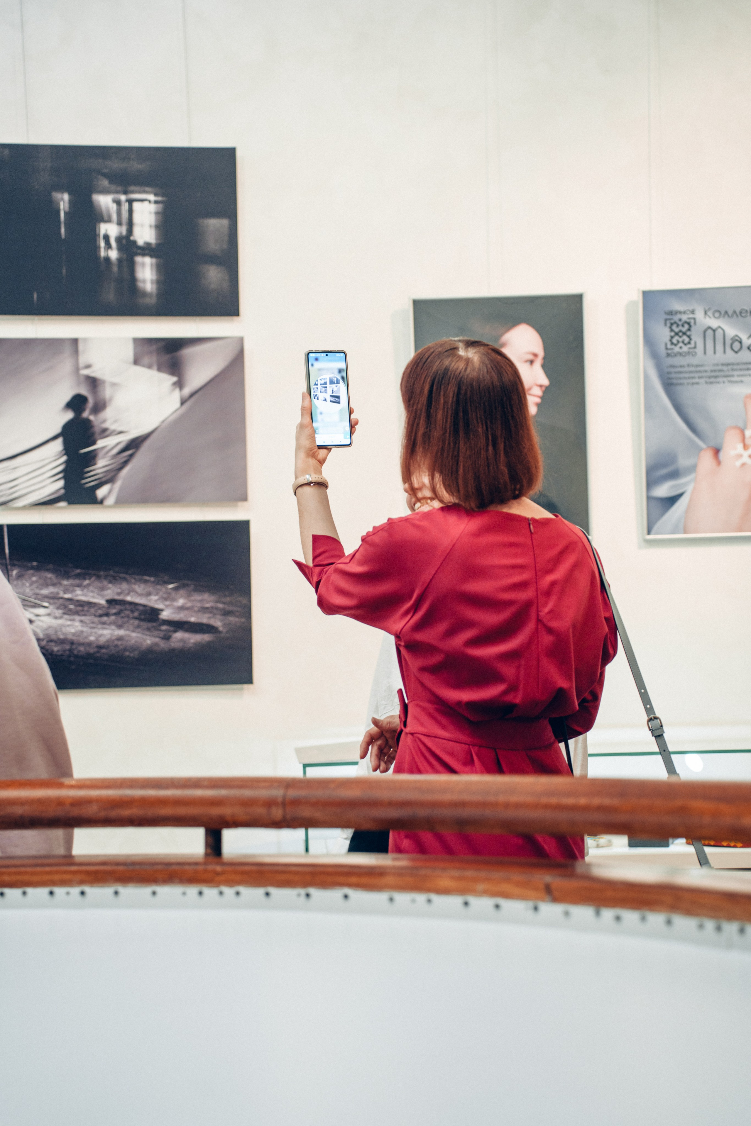 Открытие выставочного проекта «Я + Искусство = ЮГРА». Лайфстайл фотограф в Ханты-Мансийске Мария Шишкина