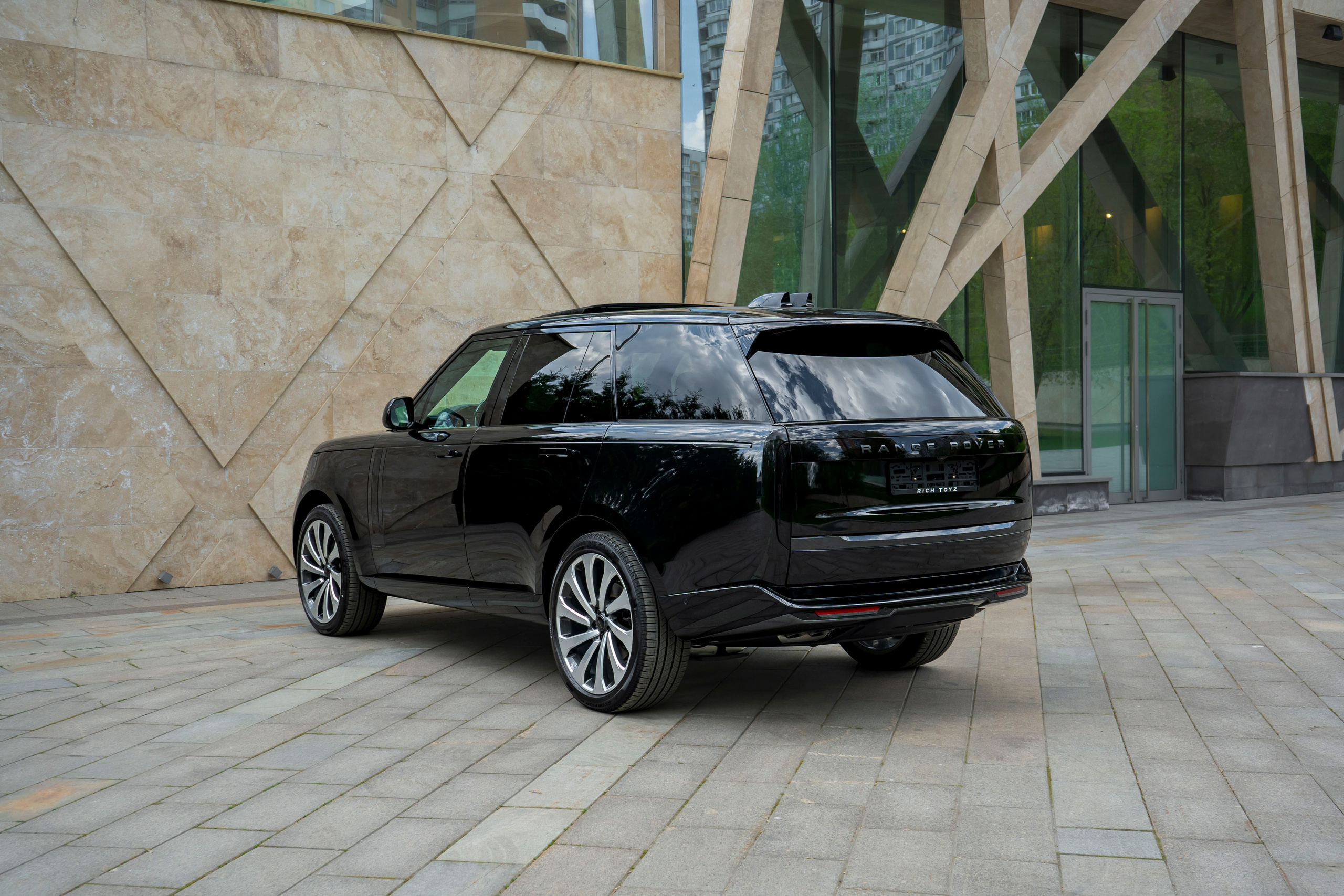 Range Rover P530
