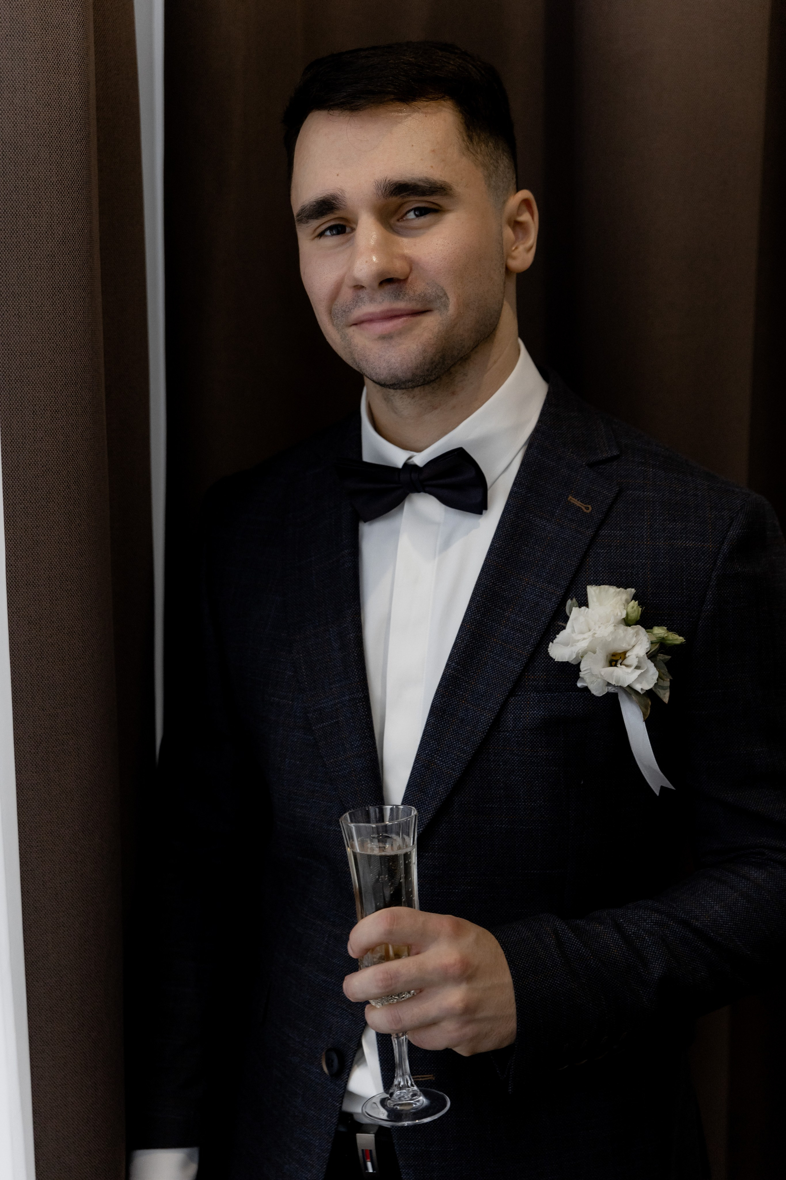 Свадебная фотосессия в отеле Чайковский г. Калининград. Свадебный фотограф Калининград