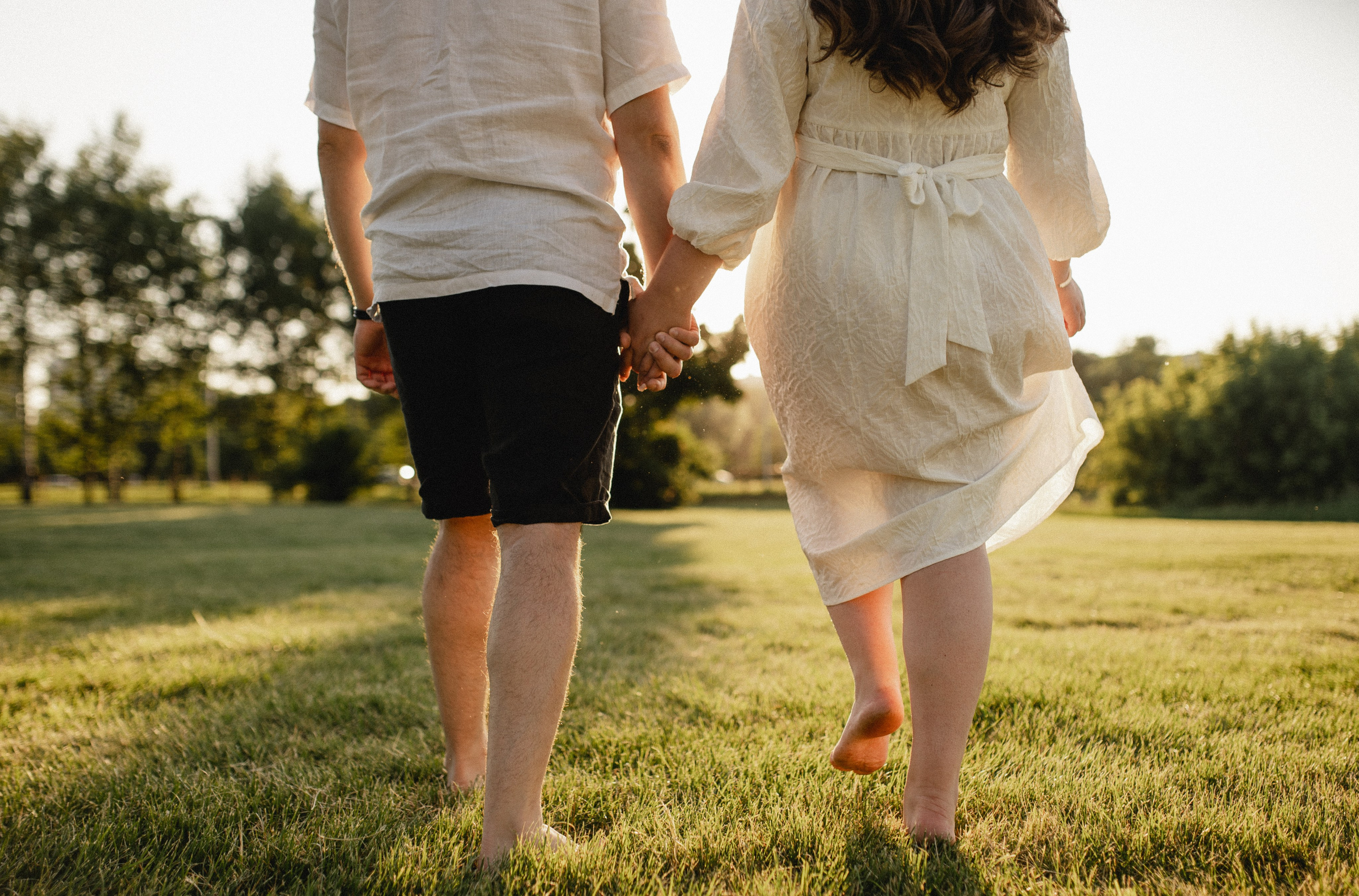 Фотосессия беременности на природе в парке Москвы. Семейная фотосессия Бутово Москва фотограф Алина Морщагина
