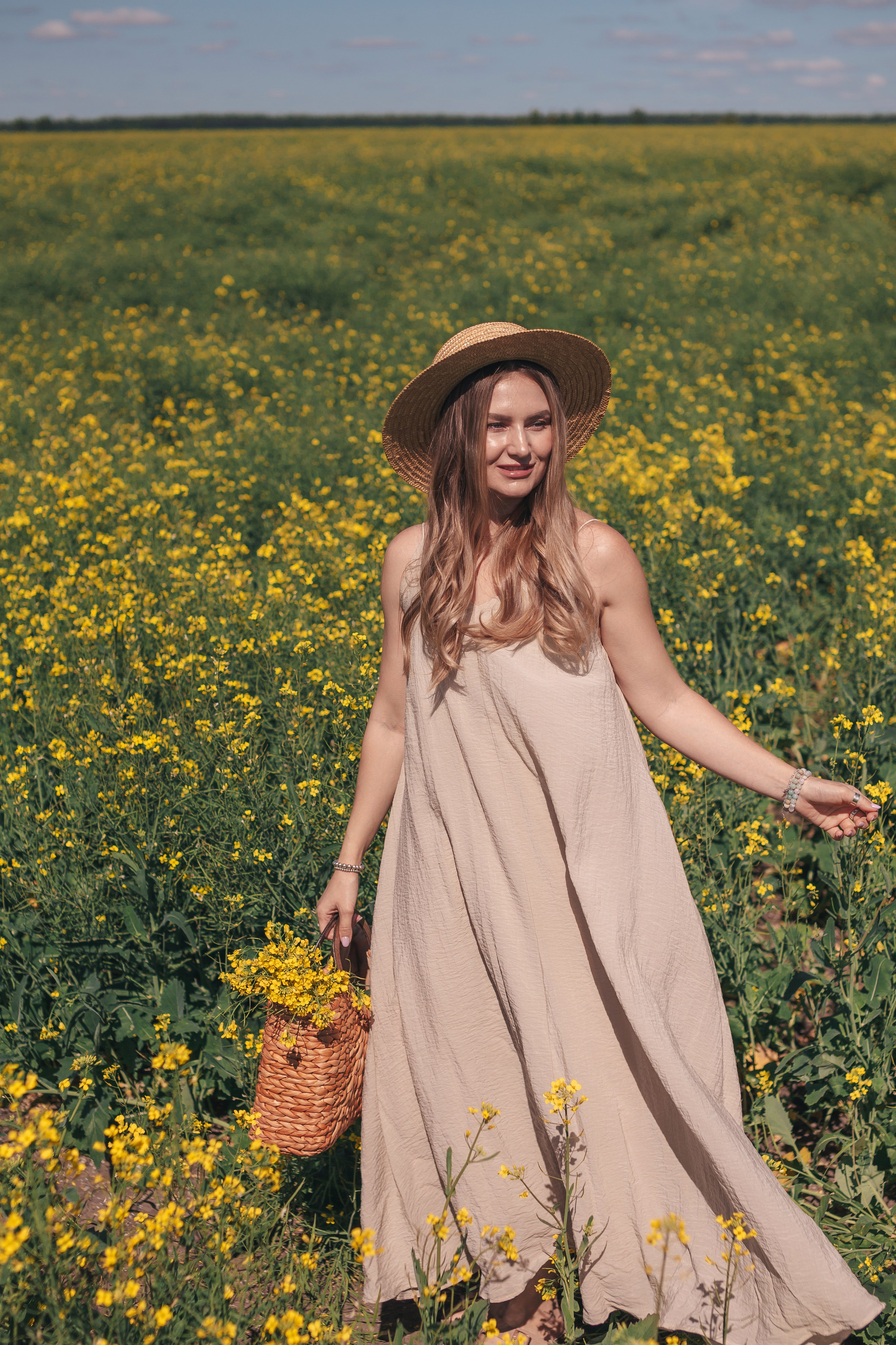Рапсовое поле. Семейный и художественный фотограф в Тюмени Юлия Логинова