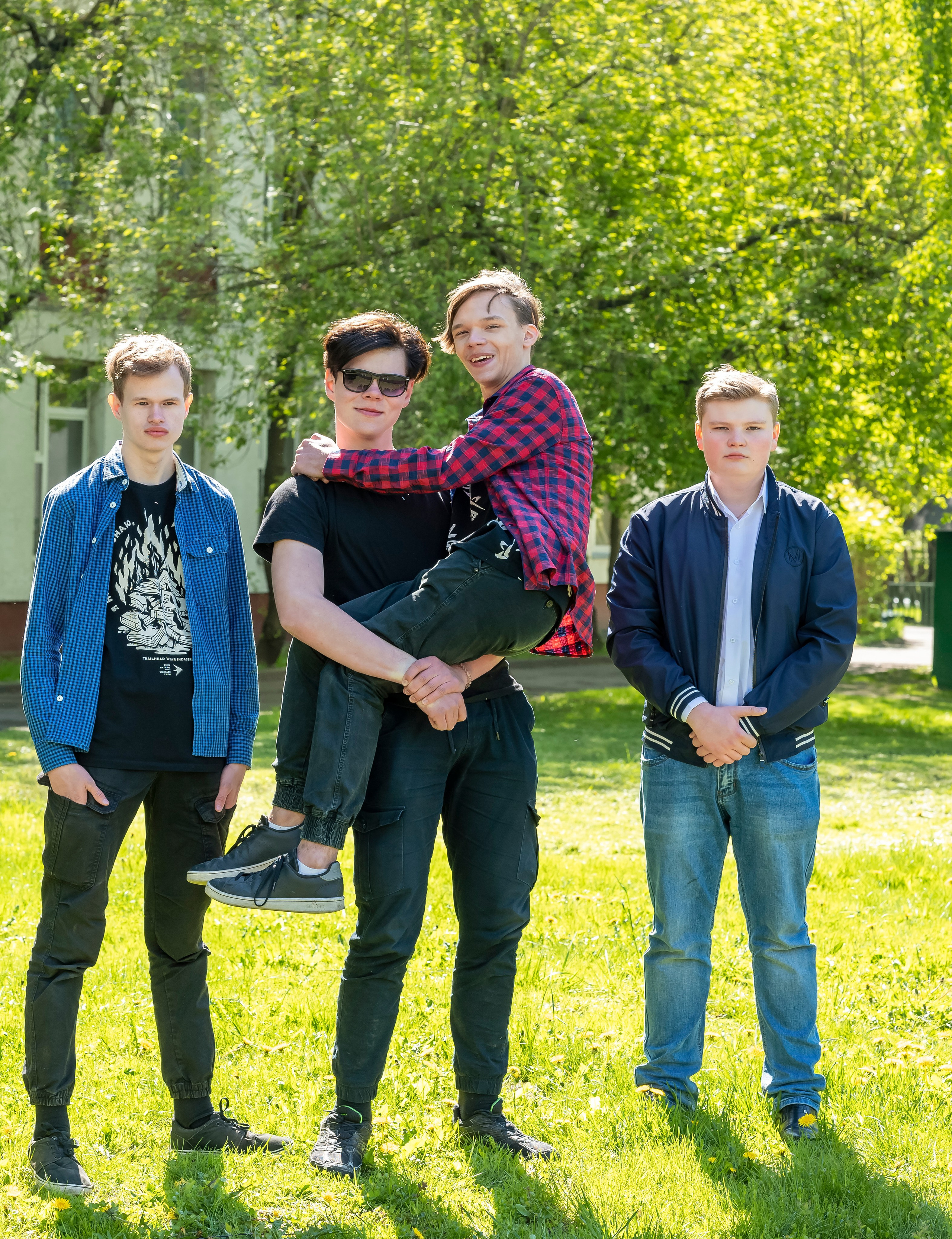 Фотосессия в классе и на территории школы. 9-И класс школа 1413. Детский и семейный фотограф г. Москва Оксана Катаджи