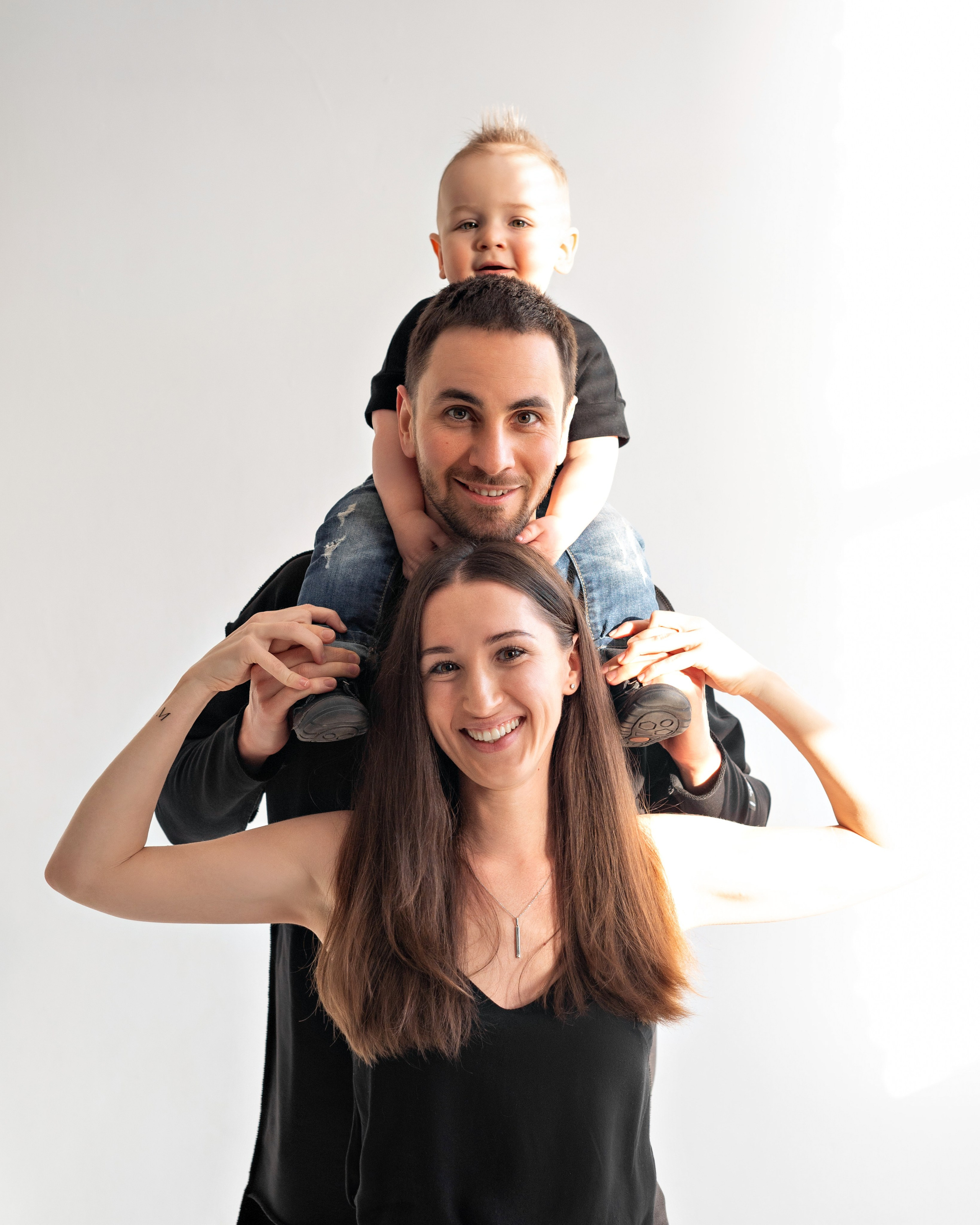 Семейная фотосессия на циклораме. Детский и семейный фотограф г. Москва Оксана Катаджи