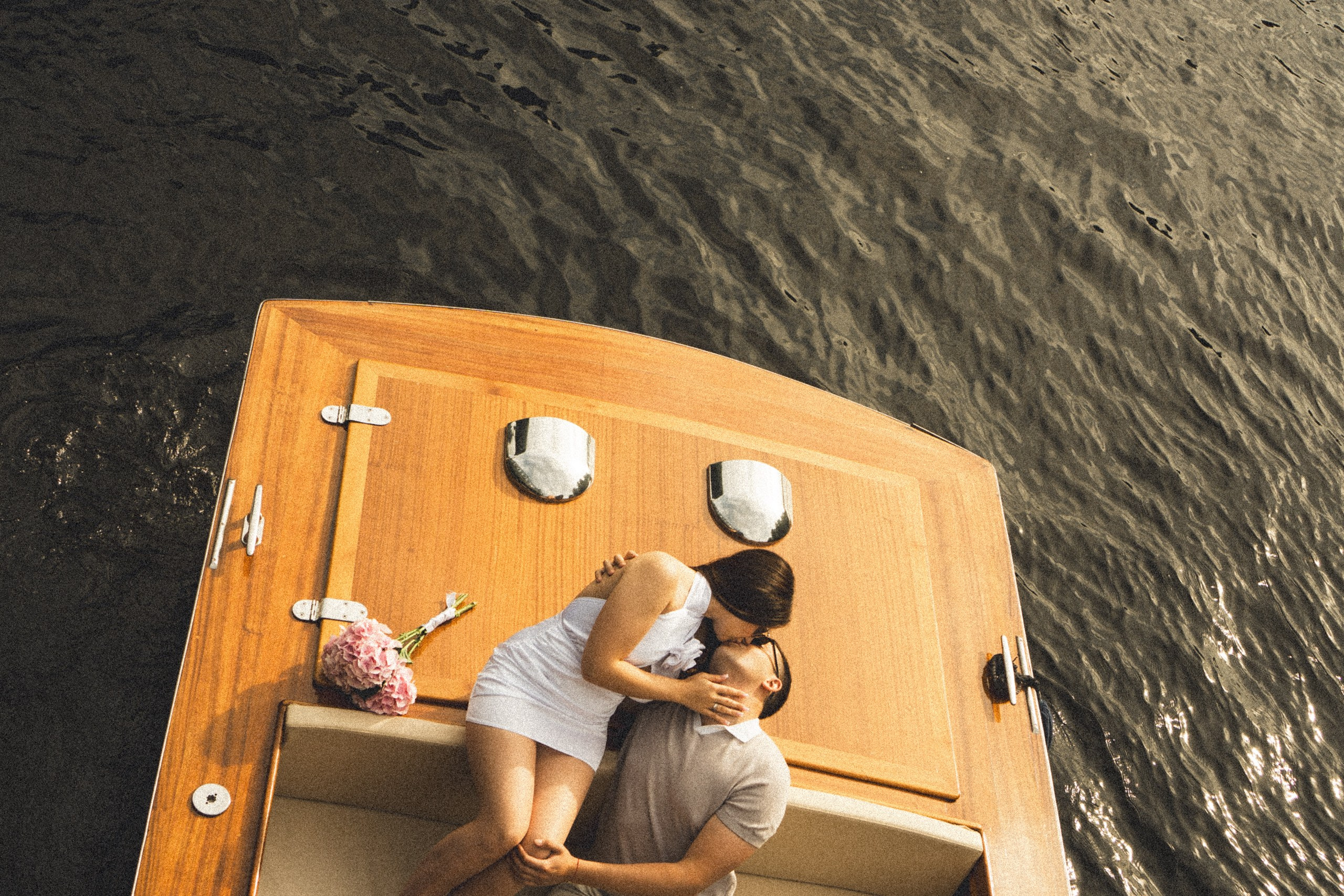 СВАДЕНБНАЯ СЬЕМКА НА КАТЕРЕ ПО КАНАЛАМ САНКТ-ПЕТЕРБУРГА И В АКВАТОРИИ НЕВЫ. Профессиональный фотограф, Санкт-Петербург — Виктория Богомолова