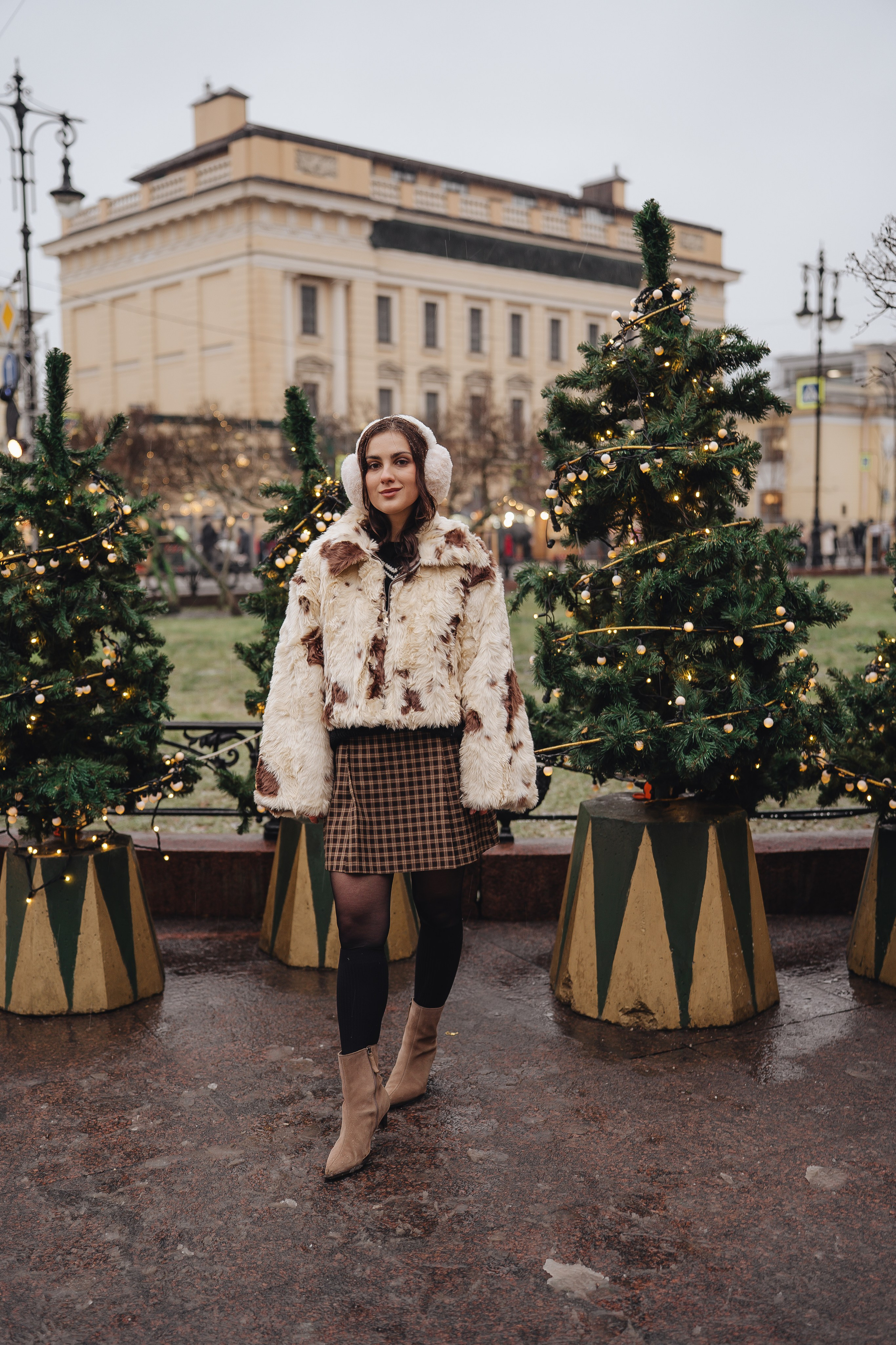 ПРОГУЛКА НА МАНЕЖНОЙ ПЛОЩАДИ ДЛЯ ДЕВУШКИ ПЕРЕД НОВЫМ ГОДОМ (НОВОГОДНЯЯ ФОТОСЕССИИЯ НА МАНЕЖНОЙ ПЛОЩАДИ). Профессиональный фотограф, Санкт-Петербург — Виктория Богомолова