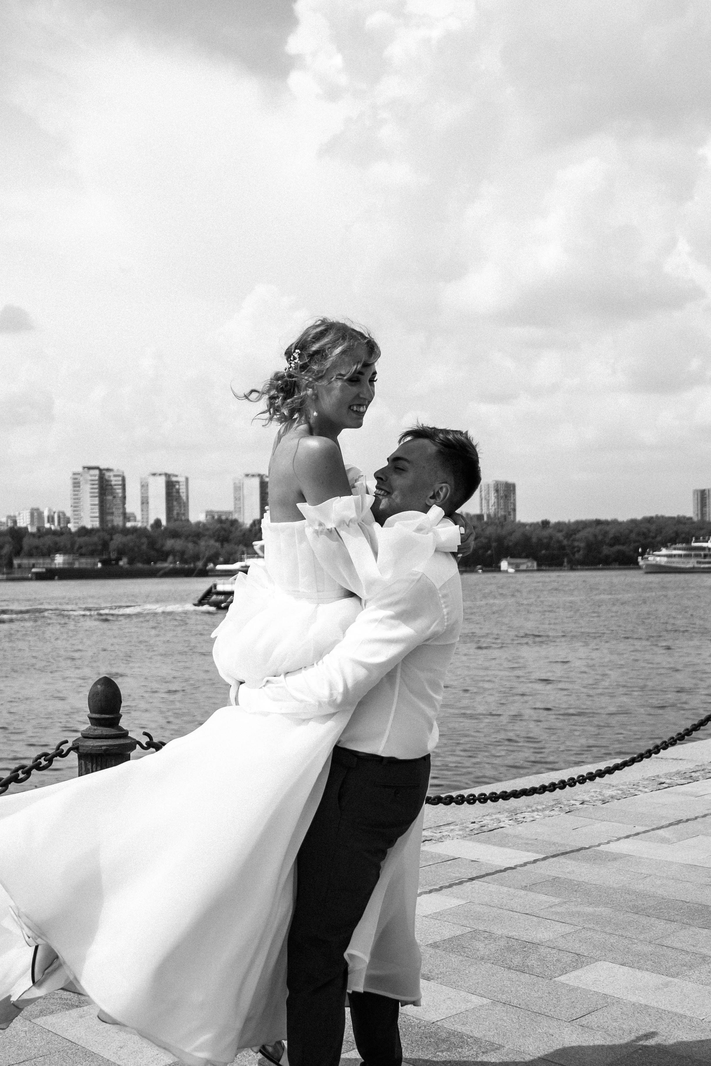 Речной вокзал Катя и Саша. Свадебный и семейный фотограф в Москве Холда Тати