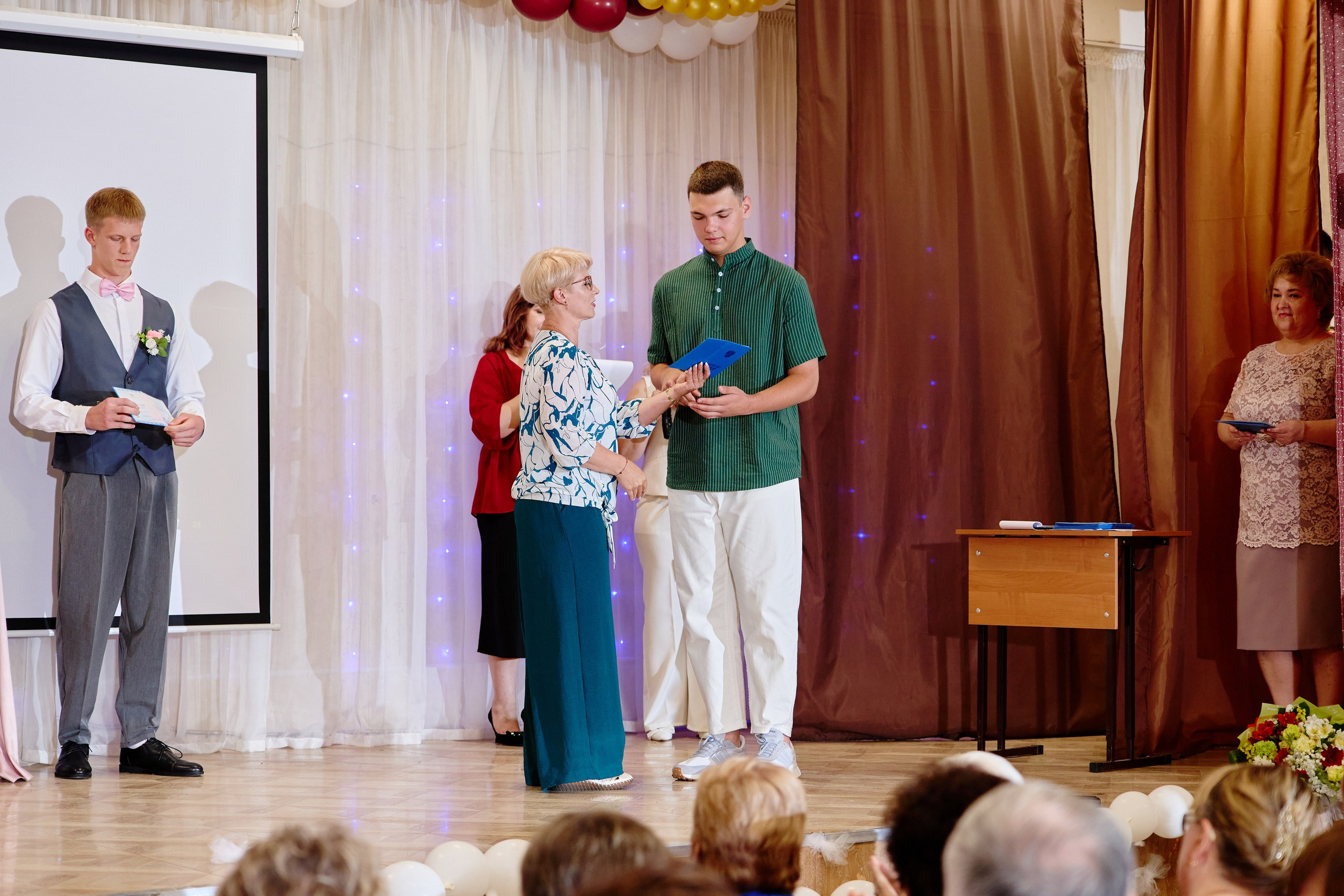 Выпускной 35 Сош. Фотограф Выпускные альбомы Таганрог Сергей Коробченко