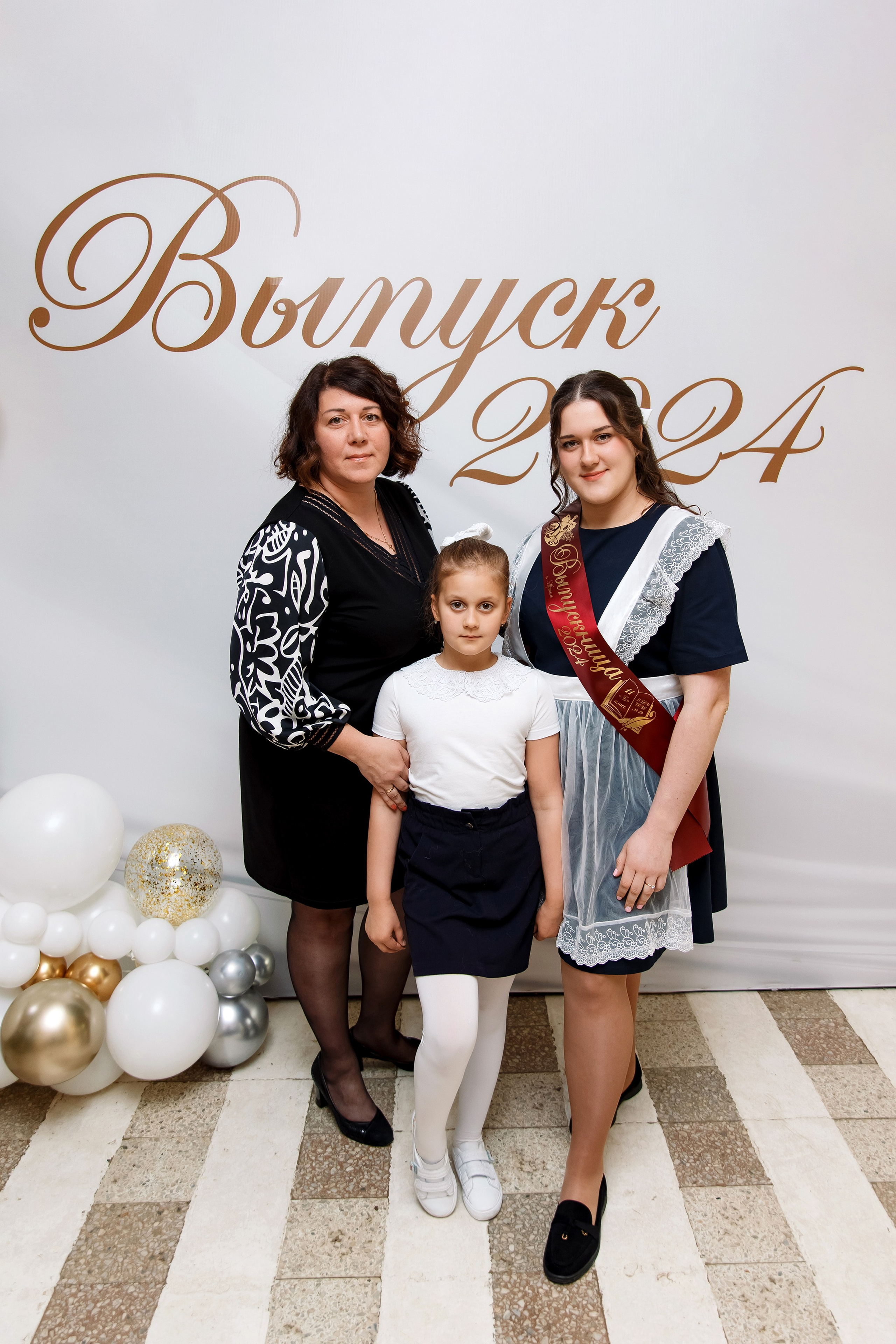 11 класс Последний звонок. Фотограф Любовь Корниенко, Примоский край