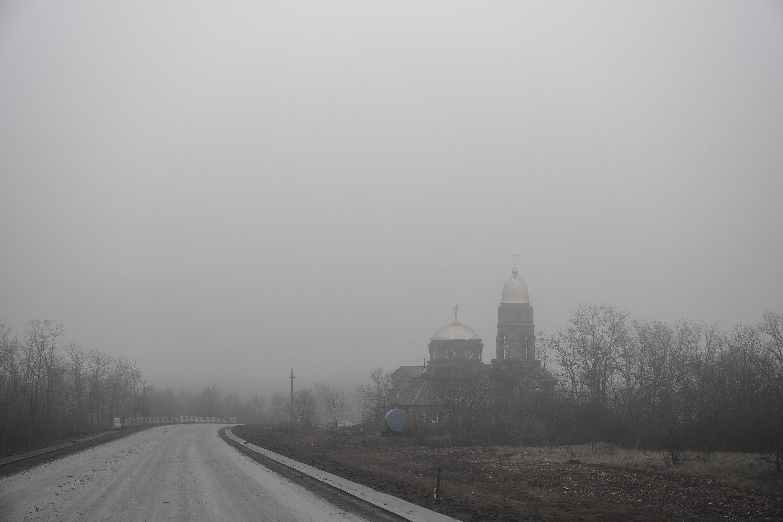 Дорога домой. Туман. Фотограф Роман Адлер