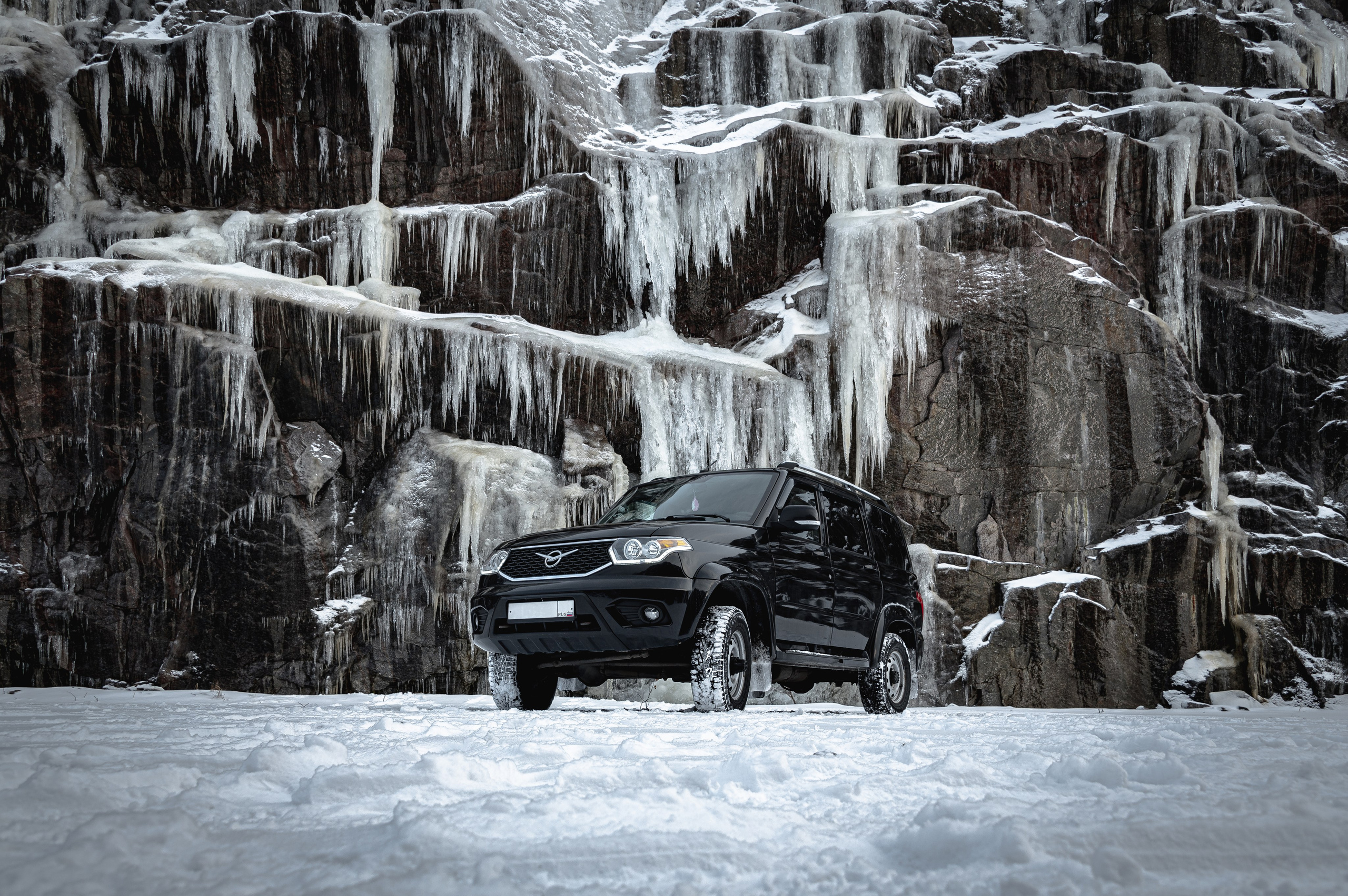 Фото автомобилей. Профессиональные фотосессии автомобилей. Фотографии автомобилей. Фотограф Роман Адлер. Фотографии УАЗ. Серия Русский Север 2023 Фото УАЗ Патриот.