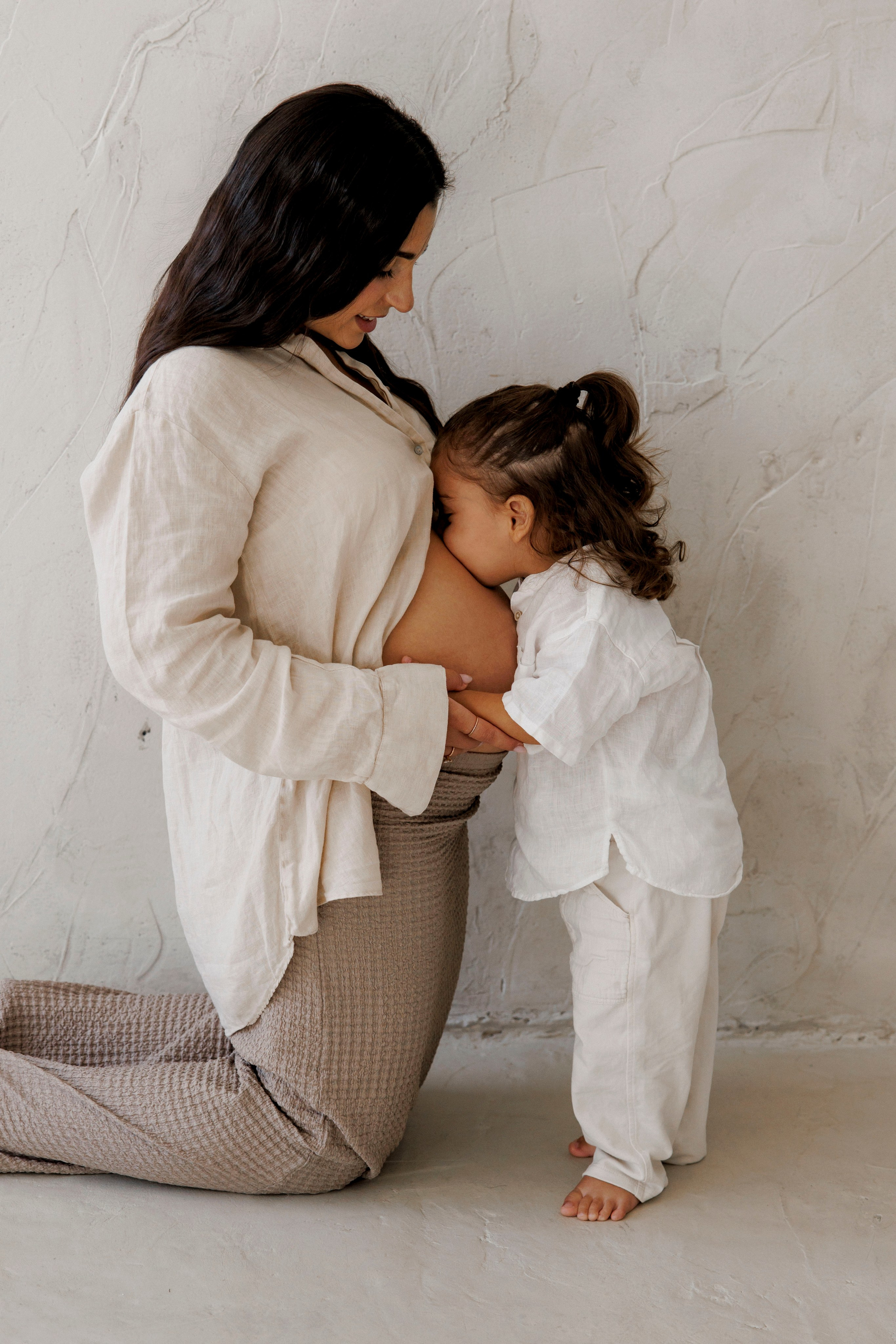 Pregnancy photoshoot inside the Grey Studio. Главная