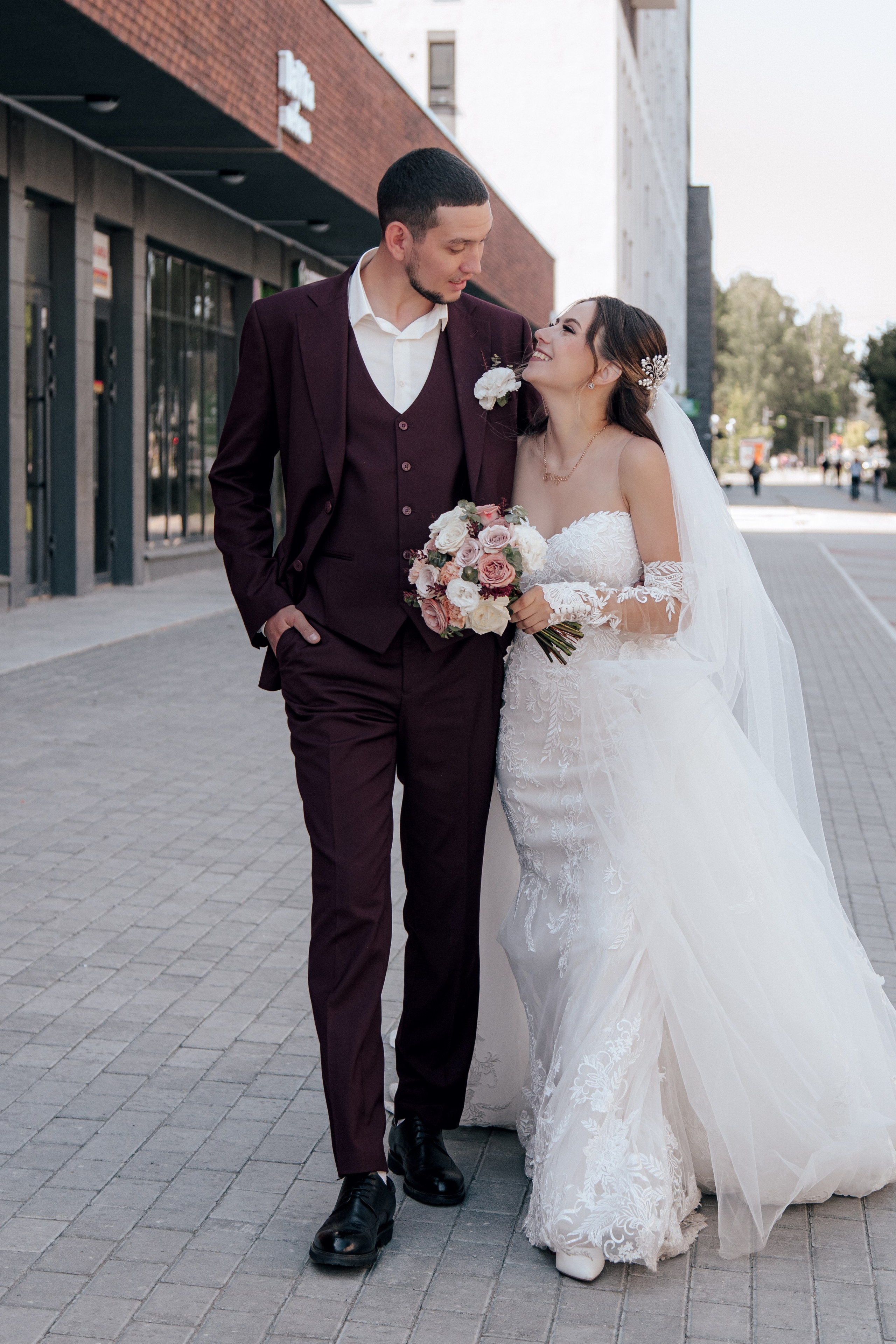 Верхняя Пышма аллея у загса. Свадебный и семейный фотограф Екатеринбург Настя Саедгалина