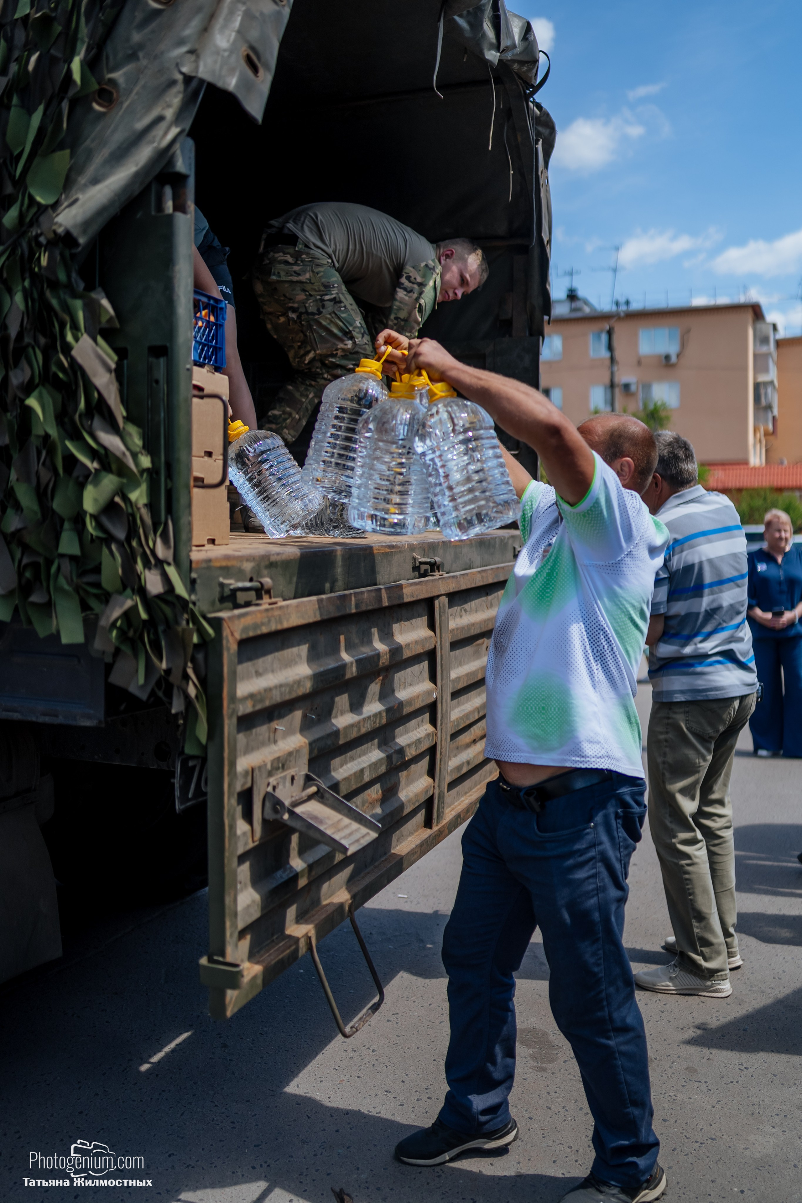 8 июня «Патриоты из Курска» сбор гуманитарной помощи у кинотеатра «Родина». Фотограф Нижний Новгород Татьяна Кейод