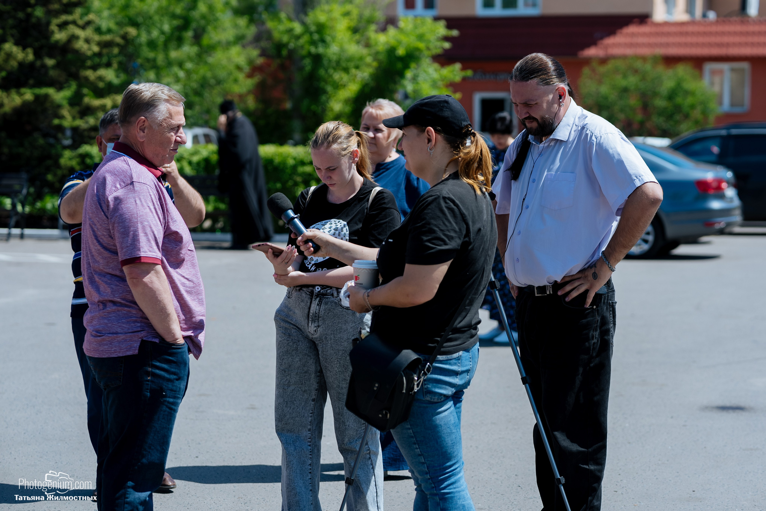 8 июня «Патриоты из Курска» сбор гуманитарной помощи у кинотеатра «Родина». Фотограф Нижний Новгород Татьяна Кейод