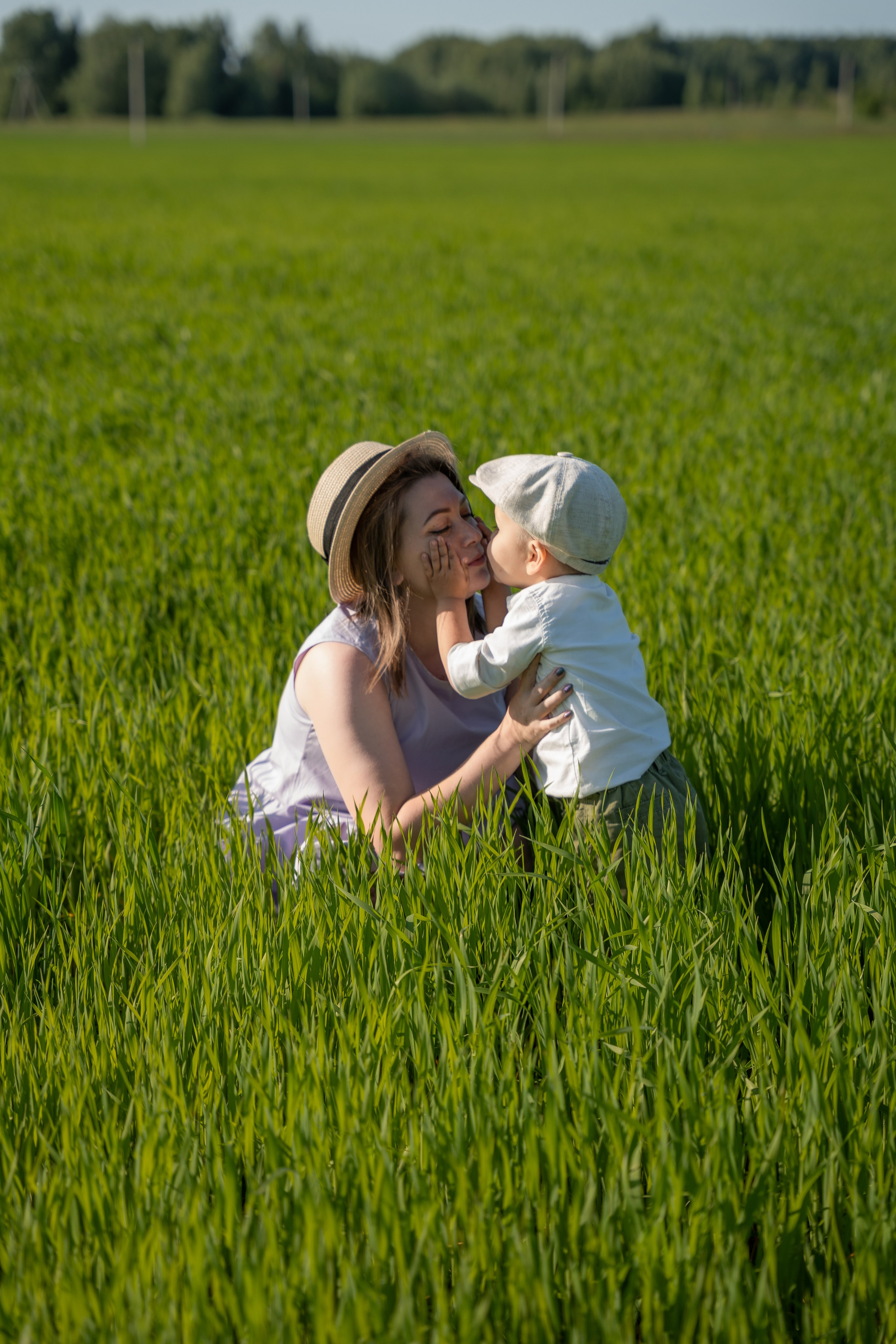 Нет ничего теплее, чем объятия мамы