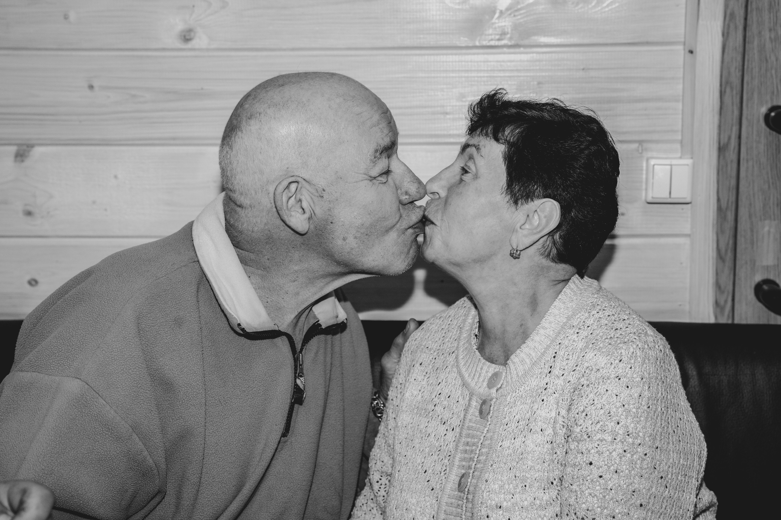 С внучкой. Любимые бабушка и деда