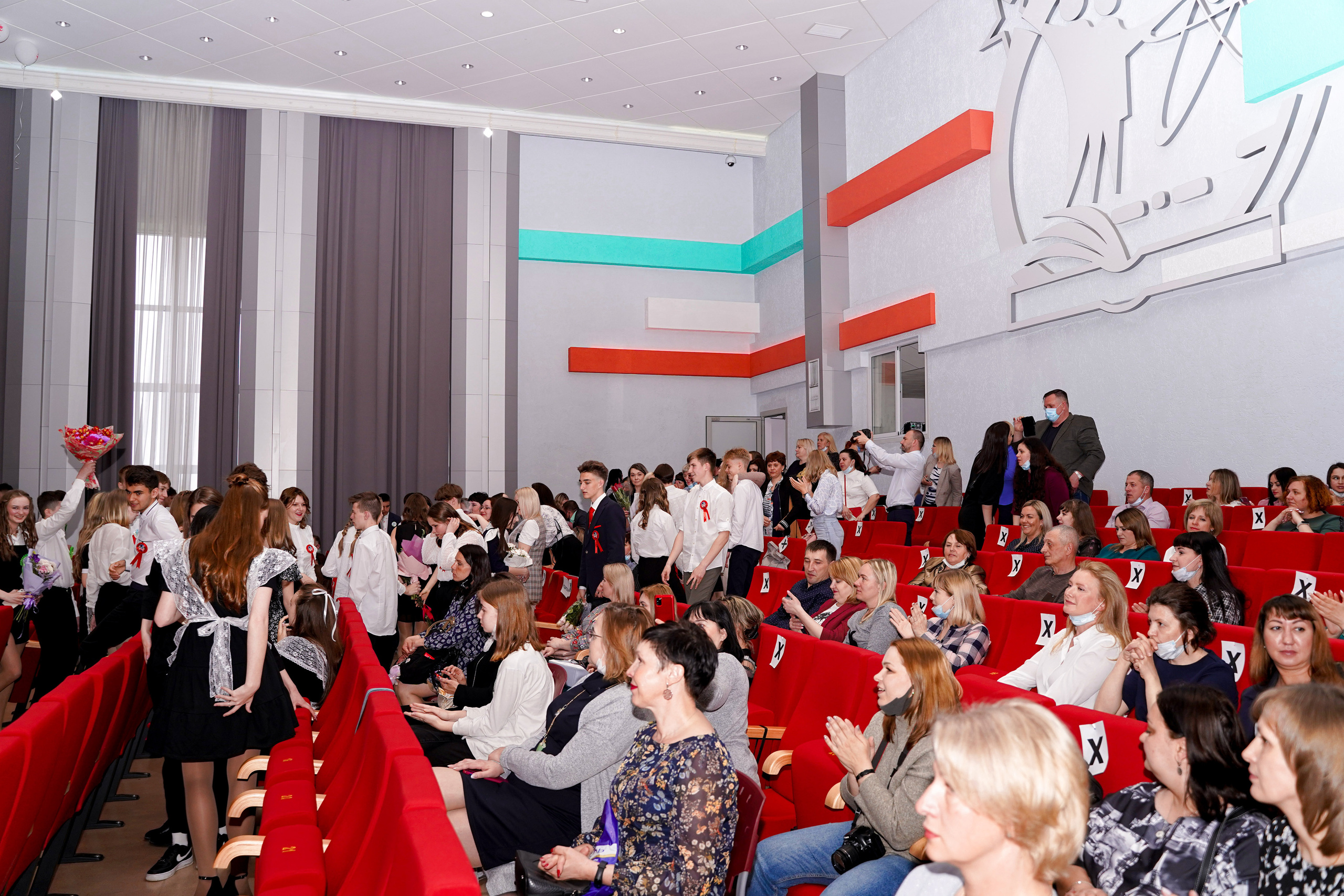 Звонок и выпускной. Фотограф, видеооператор Нина Коршунова