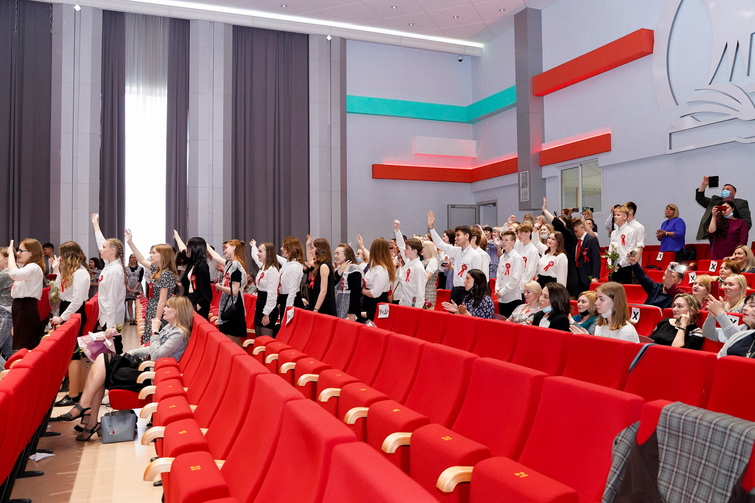 Звонок и выпускной. Фотограф, видеооператор Нина Коршунова