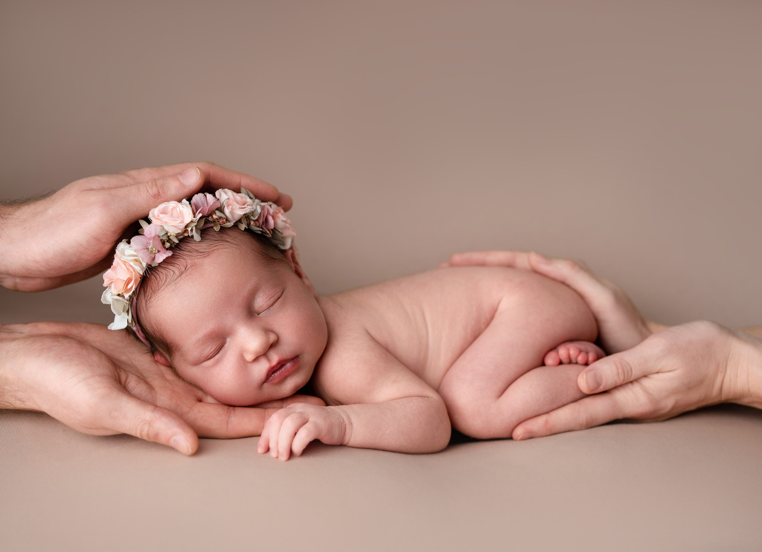 Фотограф новорожденных в Нижнем Новгороде - профессиональная фотосессия для новорожденных, уютные и милые снимки малышей, создание уникальных образов и воспоминаний для родителей. Специалист по детской фотографии предлагает услуги по съемке новорожденных в комфортной обстановке, обеспечивая безопасность и тепло для вашего малыша.