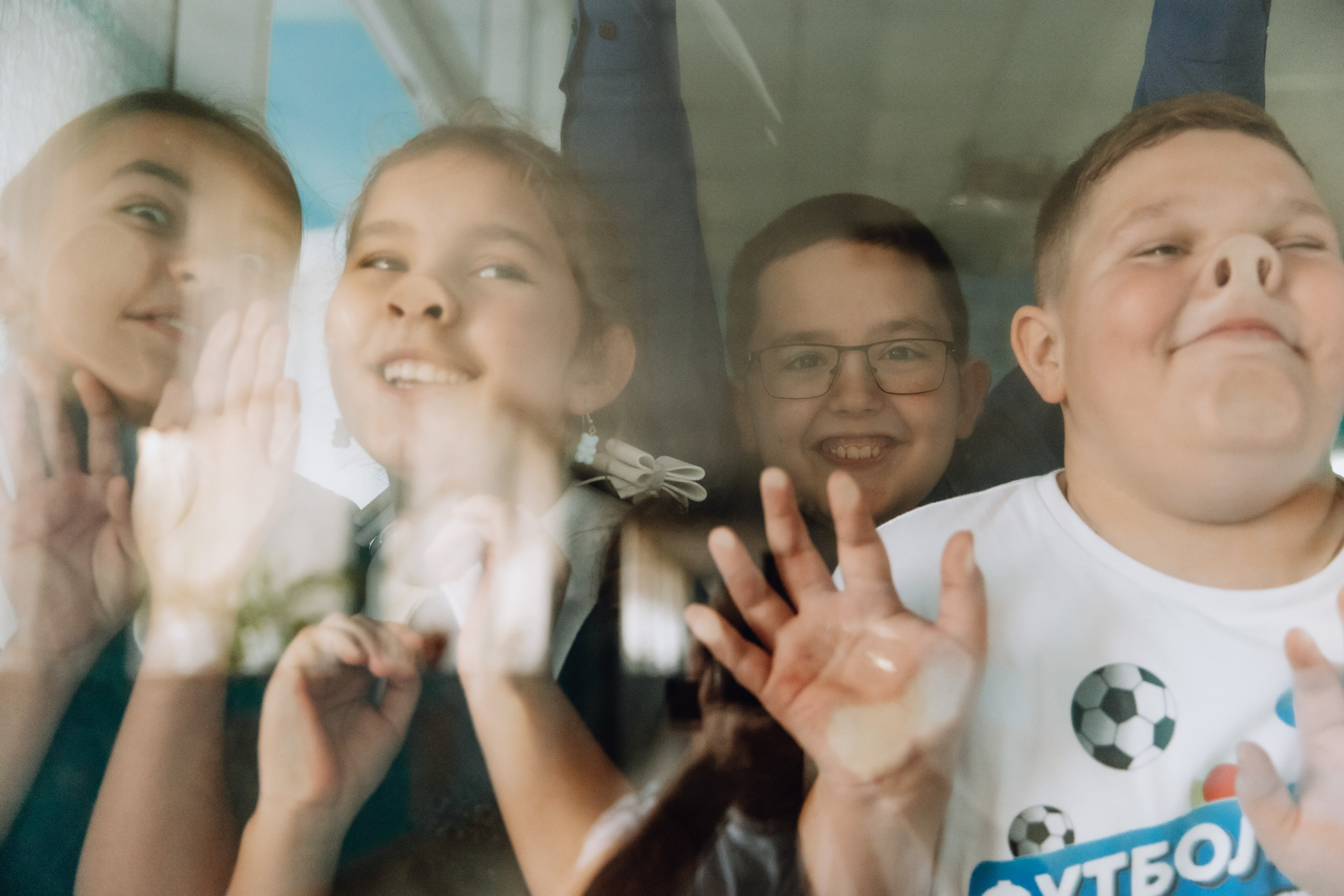 Школьные альбомы в Чернянке. Фотограф Максим Никонов