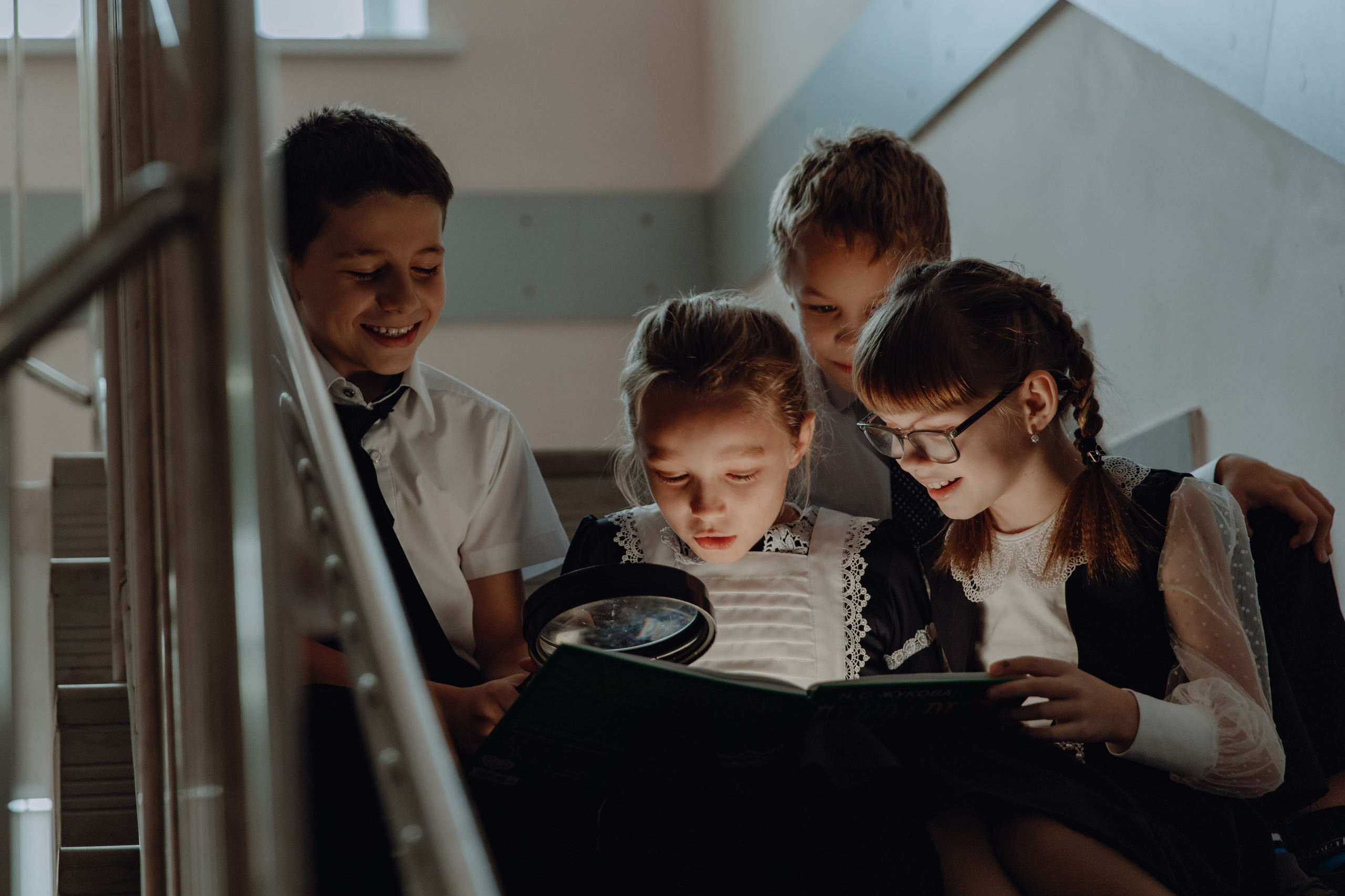 Школьные альбомы в Чернянке. Фотограф Максим Никонов