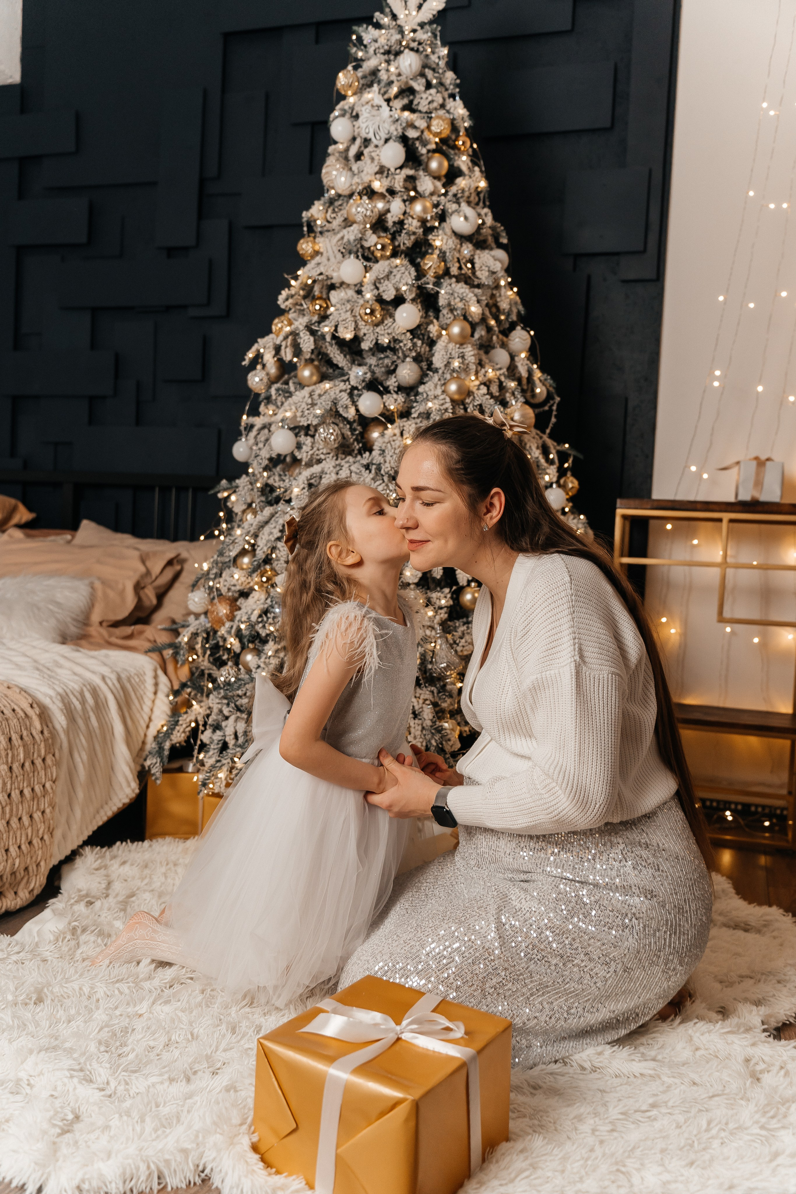 Новогодняя. Для тех, кто не ждёт удачи, а создаёт её. Каждая фотосессия — это твой момент, твой стиль, твой успех. 📸