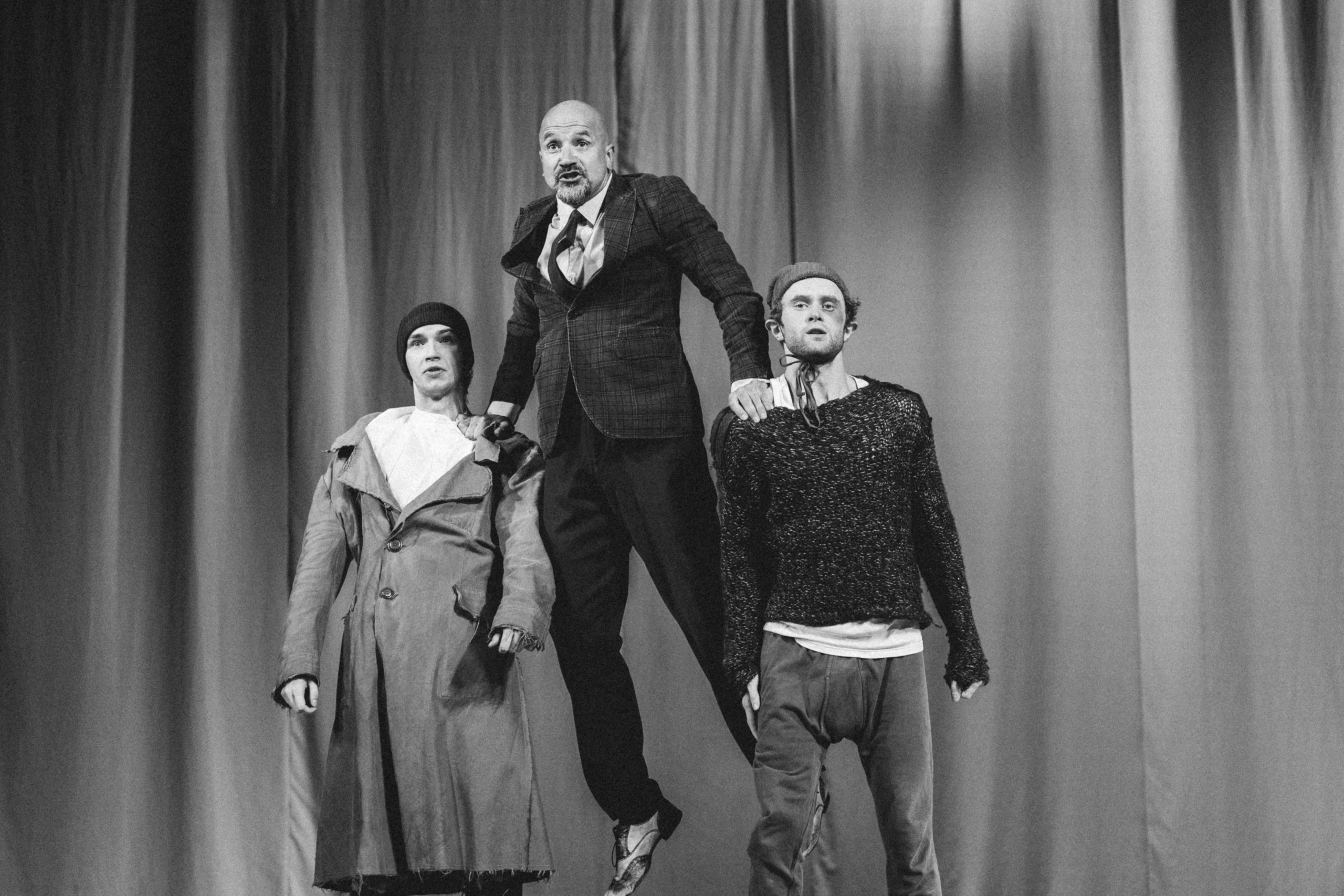 Спектакль Егора Дружинина «Всюду жизнь»