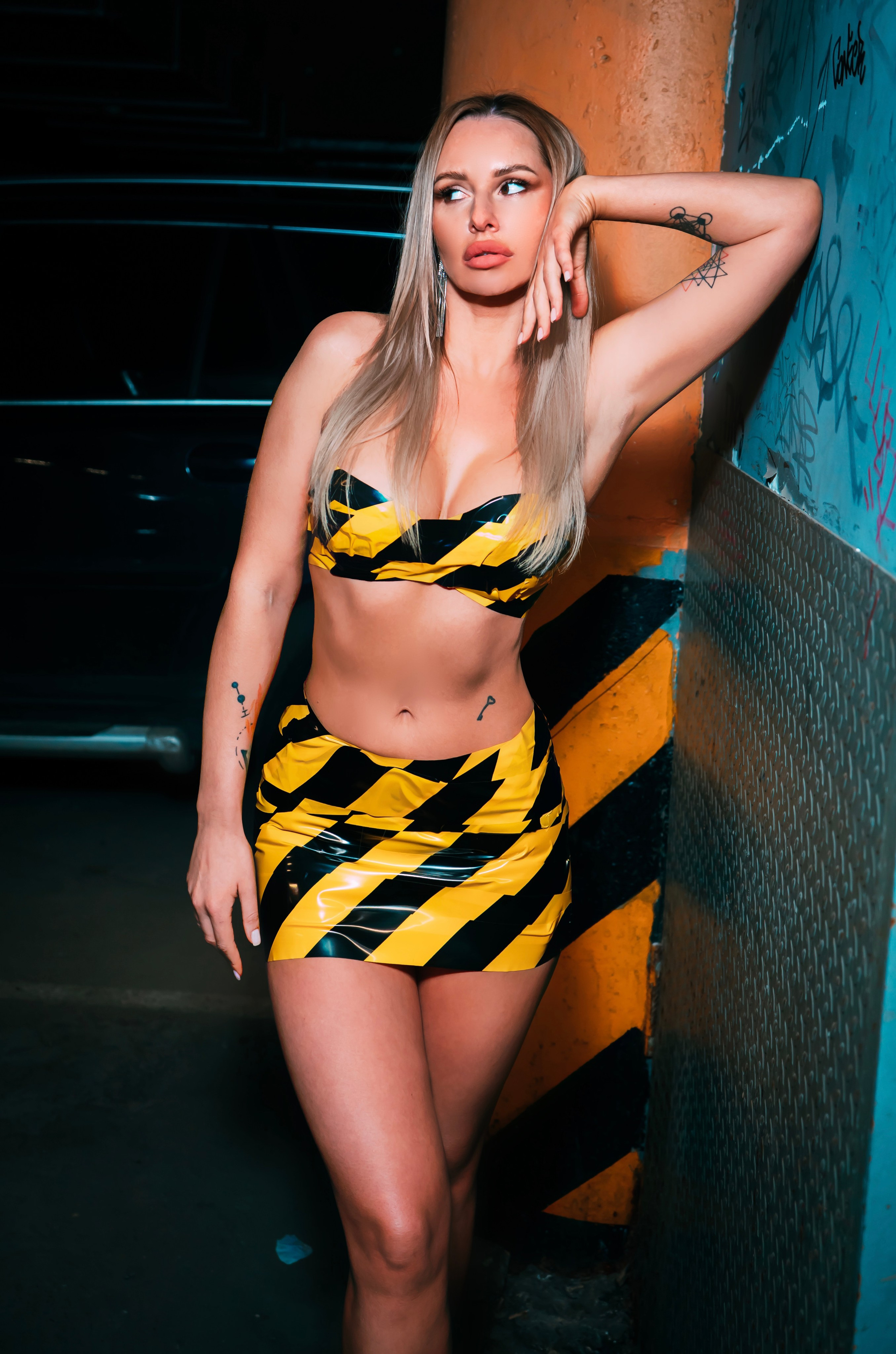 Съемка на парковке — модель Дина. Фотограф Москва и Видеограф Москва