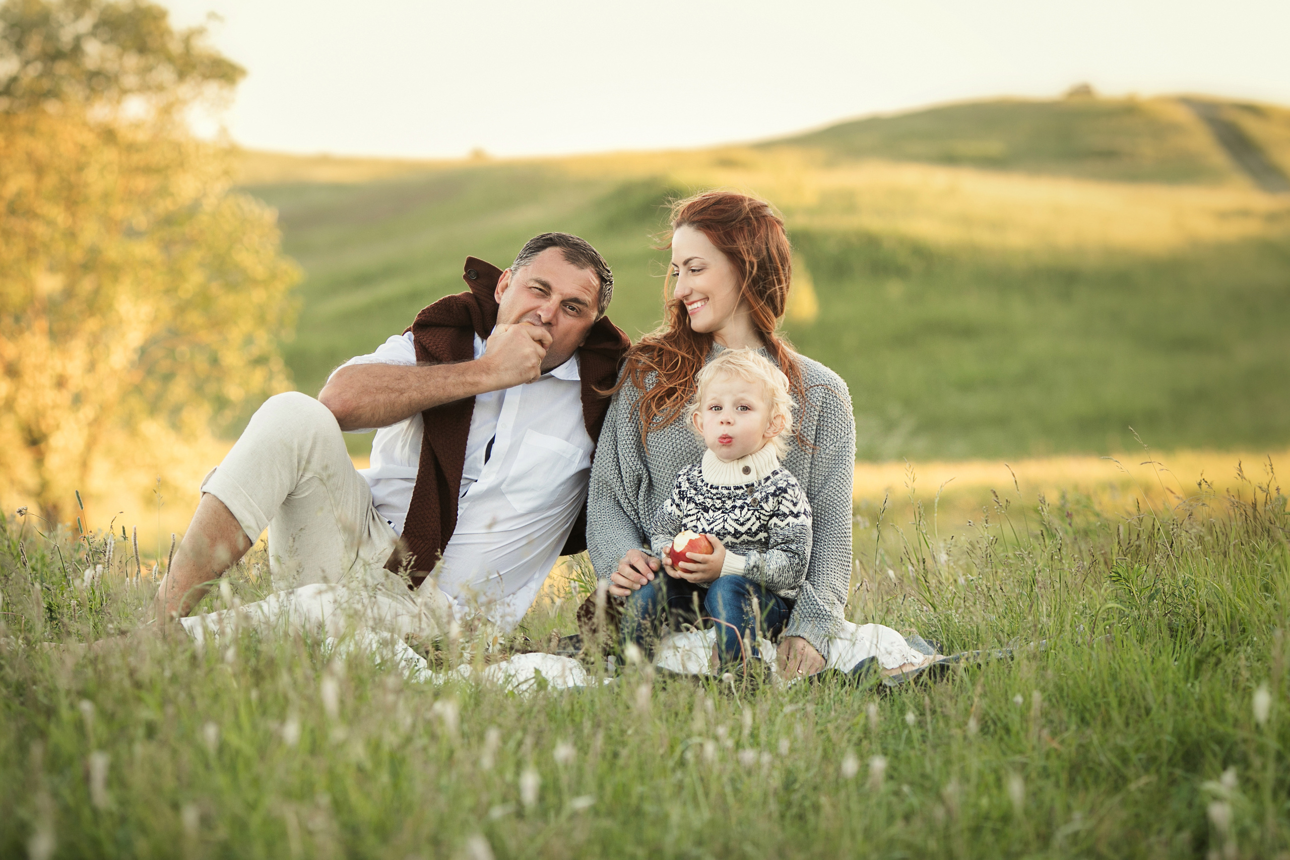 Прогулка в поле, Ленинградская область. Детский и семейный фотограф Муксимова Ирина