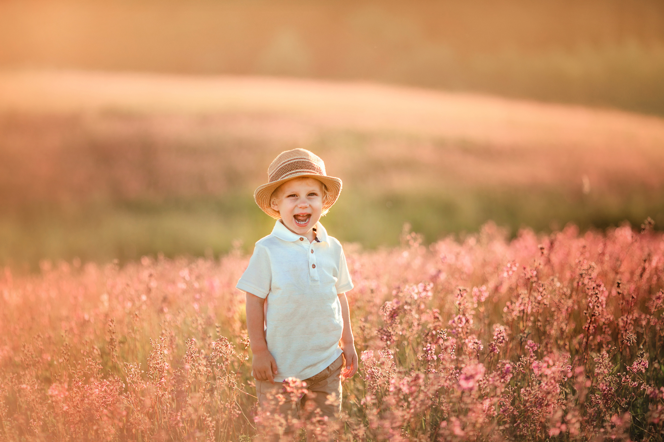 Прогулка в поле, Ленинградская область. Детский и семейный фотограф Муксимова Ирина