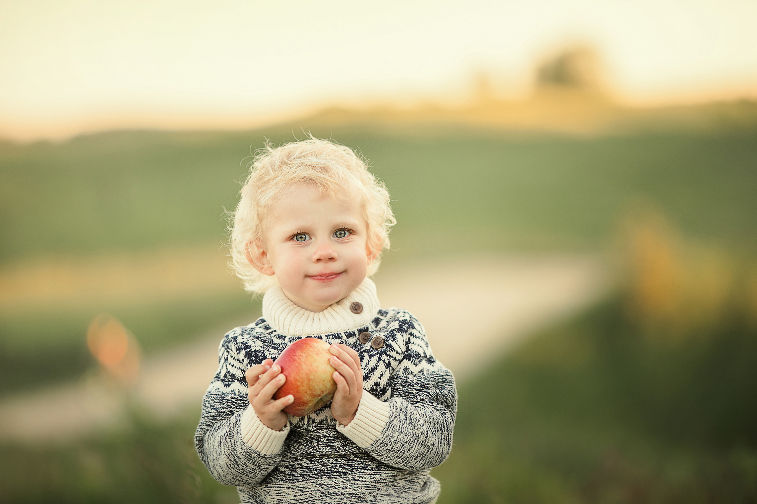 Прогулка в поле, Ленинградская область. Детский и семейный фотограф Муксимова Ирина