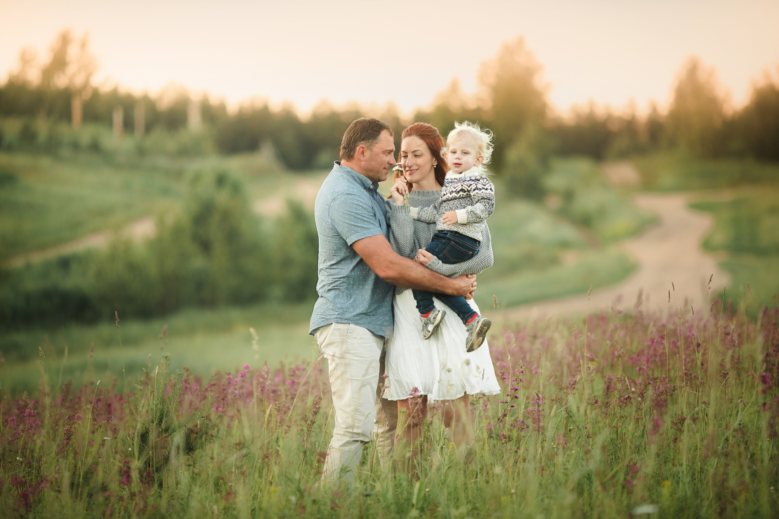 Прогулка в поле, Ленинградская область. Детский и семейный фотограф Муксимова Ирина