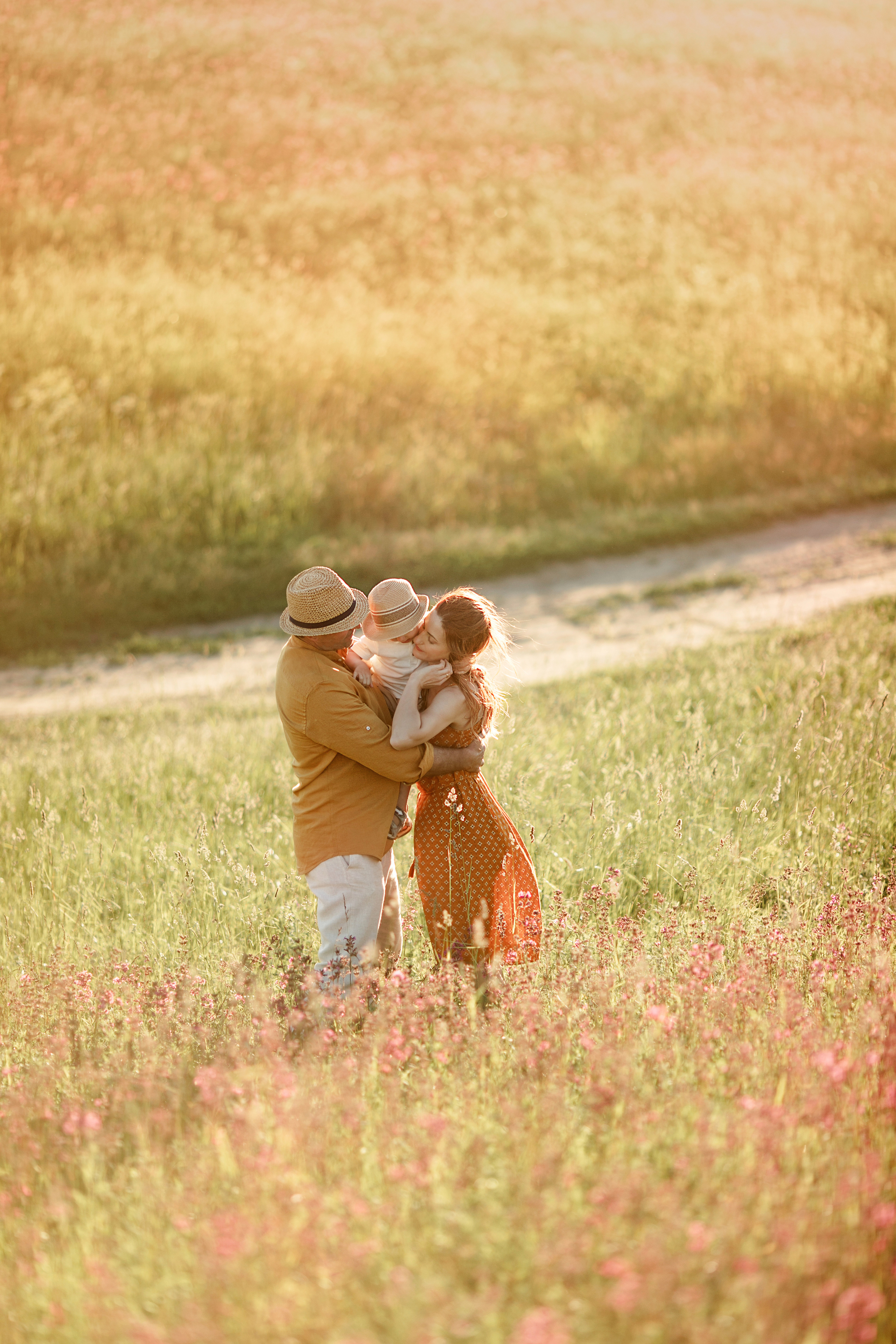 Прогулка в поле, Ленинградская область. Детский и семейный фотограф Муксимова Ирина