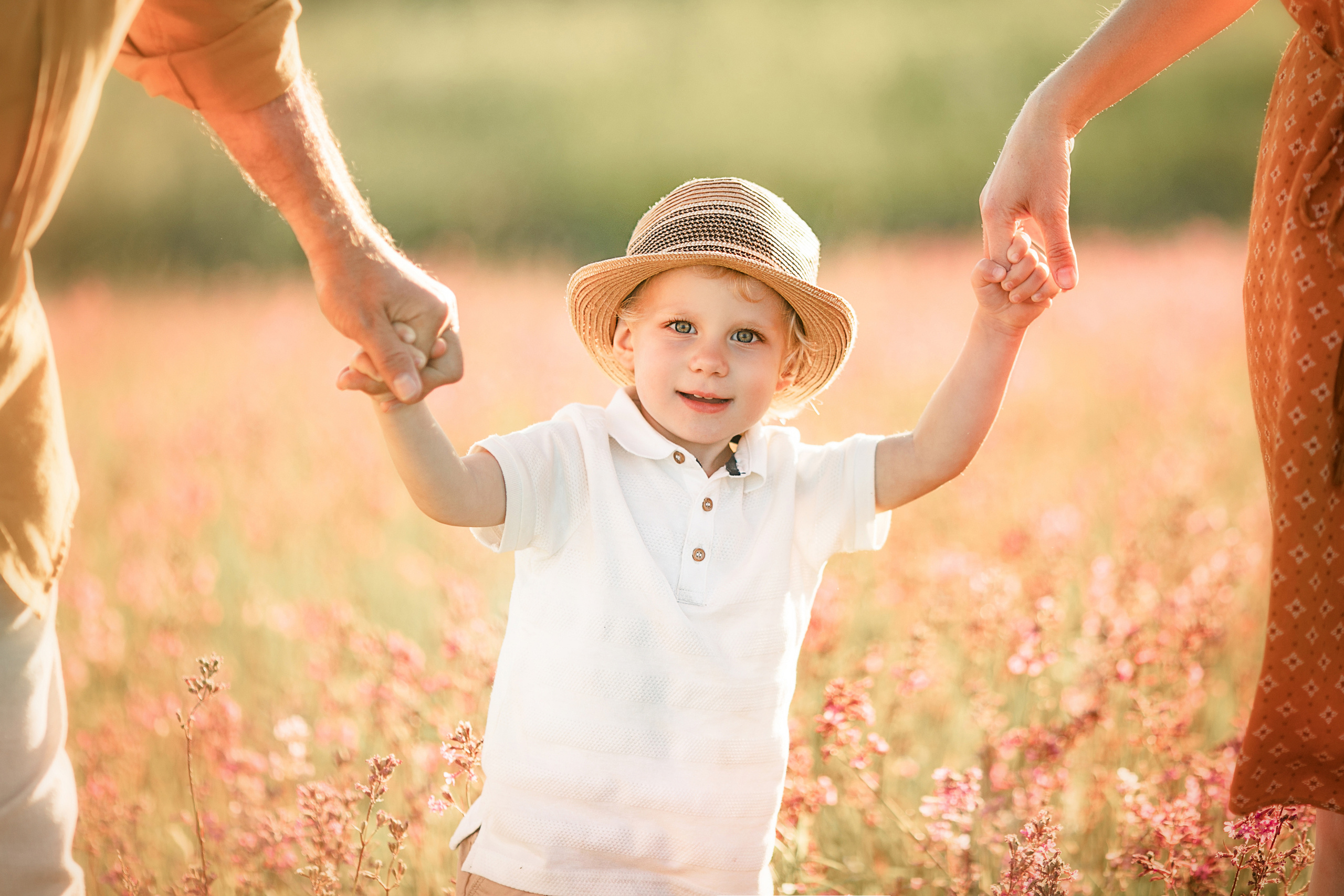 Прогулка в поле, Ленинградская область. Детский и семейный фотограф Муксимова Ирина