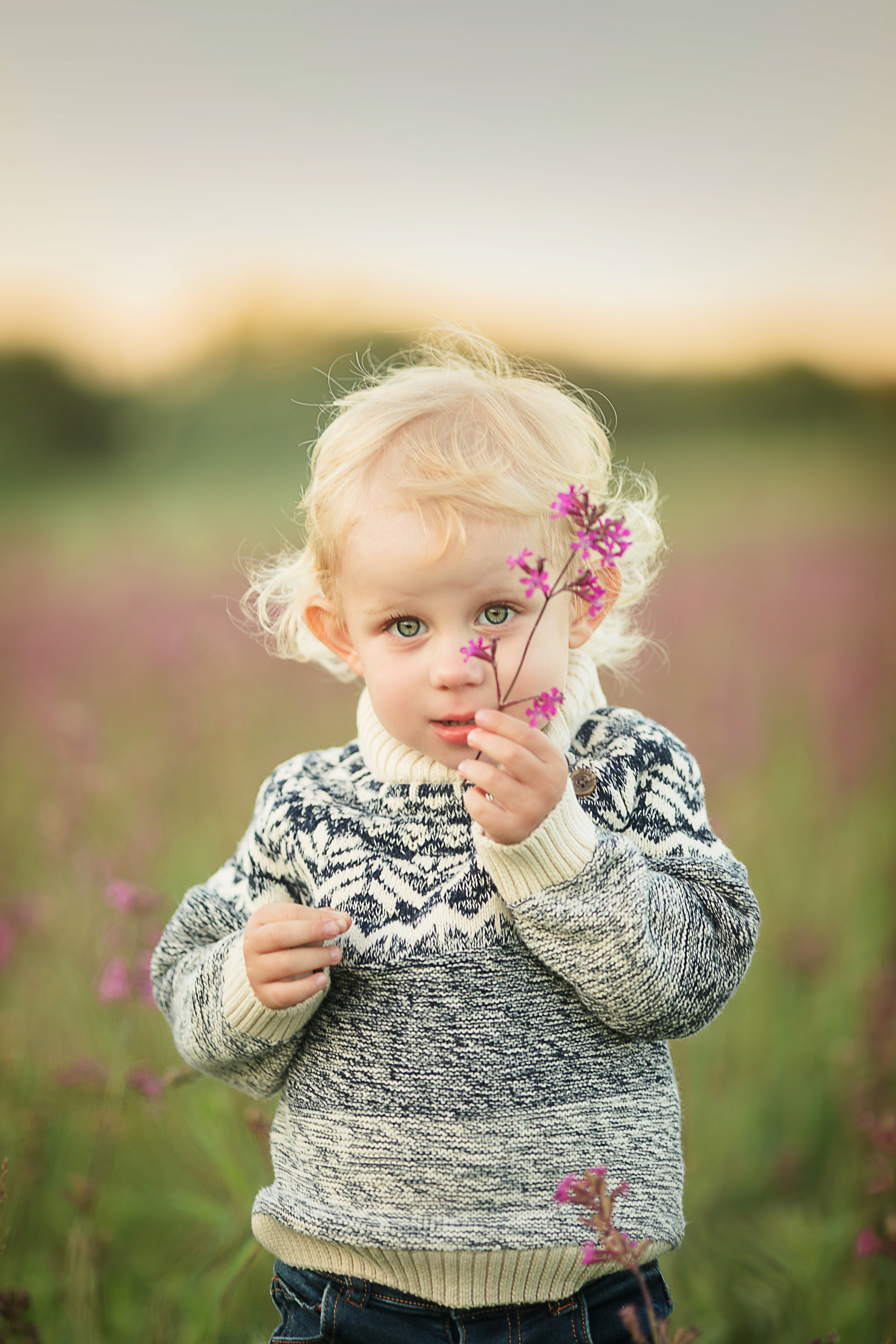 Прогулка в поле, Ленинградская область. Детский и семейный фотограф Муксимова Ирина