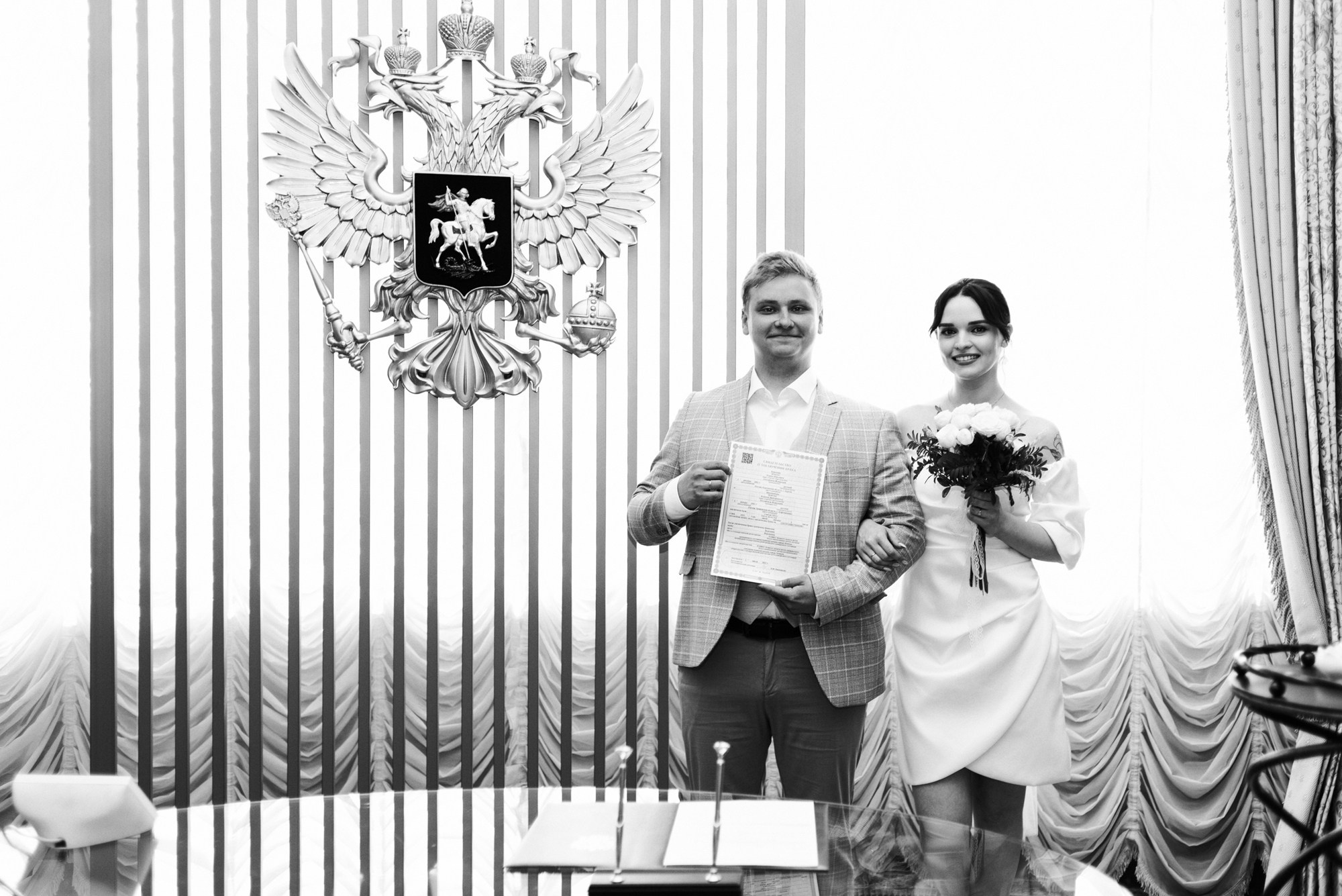 Свадебный фотограф Тюмень — Роман и Ксения: фотосессия с гостями и прогулка в парке. Портретный фотограф Тюмень Дарья Мустафина