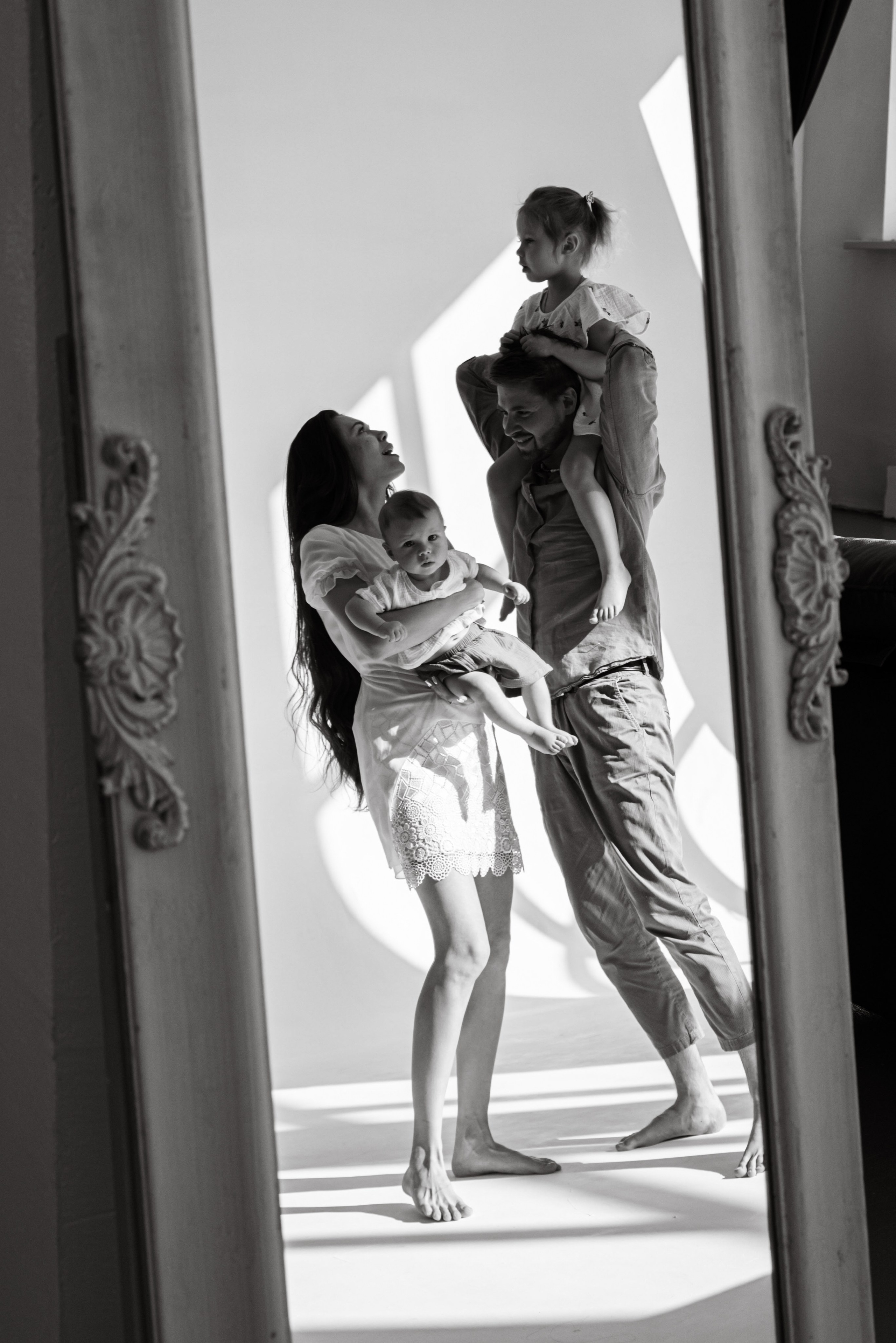 Сергеевы семейная студийная фотосессия. Профессиональный фотограф в Твери Иванова Юлия