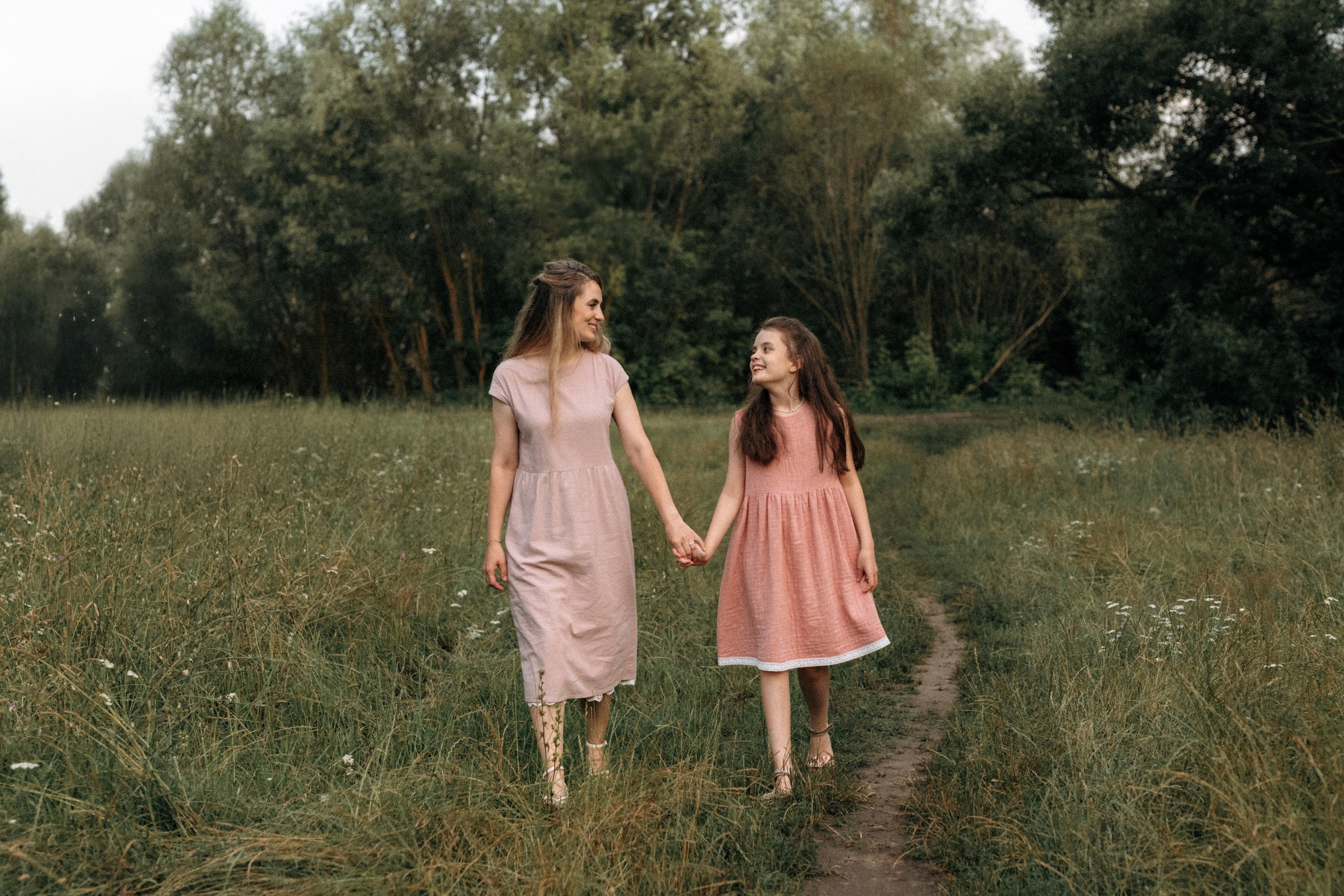 Семейная фотосессия на берегу реки для Миши, Тани, Сони и Таи. Свадебный фотограф в Тамбове Павел Четвертков