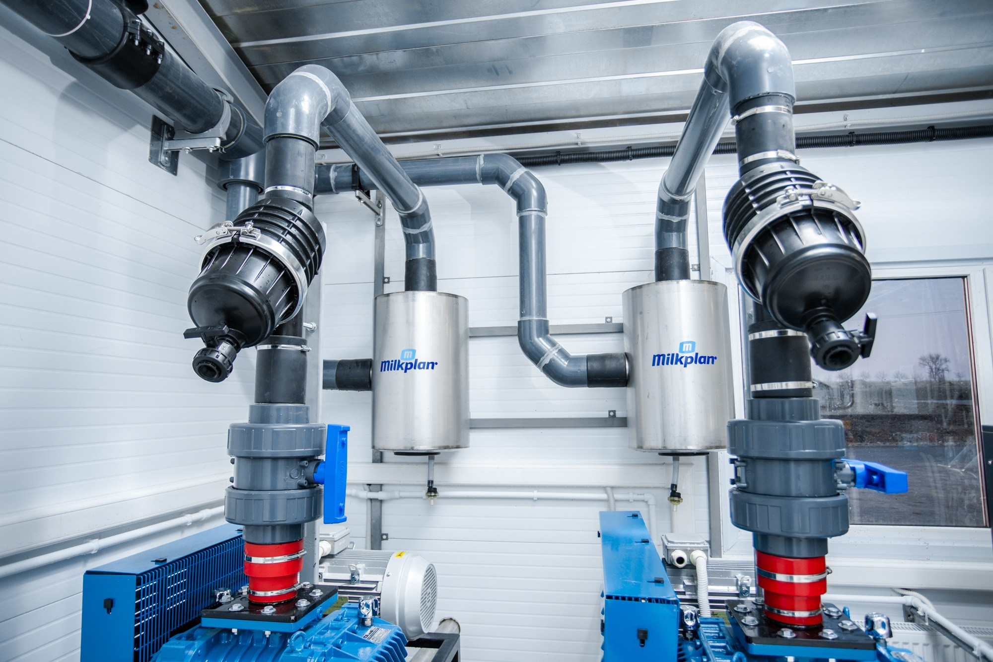 Оборудование хранения молока. Репортажный, промышленный и маркетплейс-фотограф Дмитрий Чернат