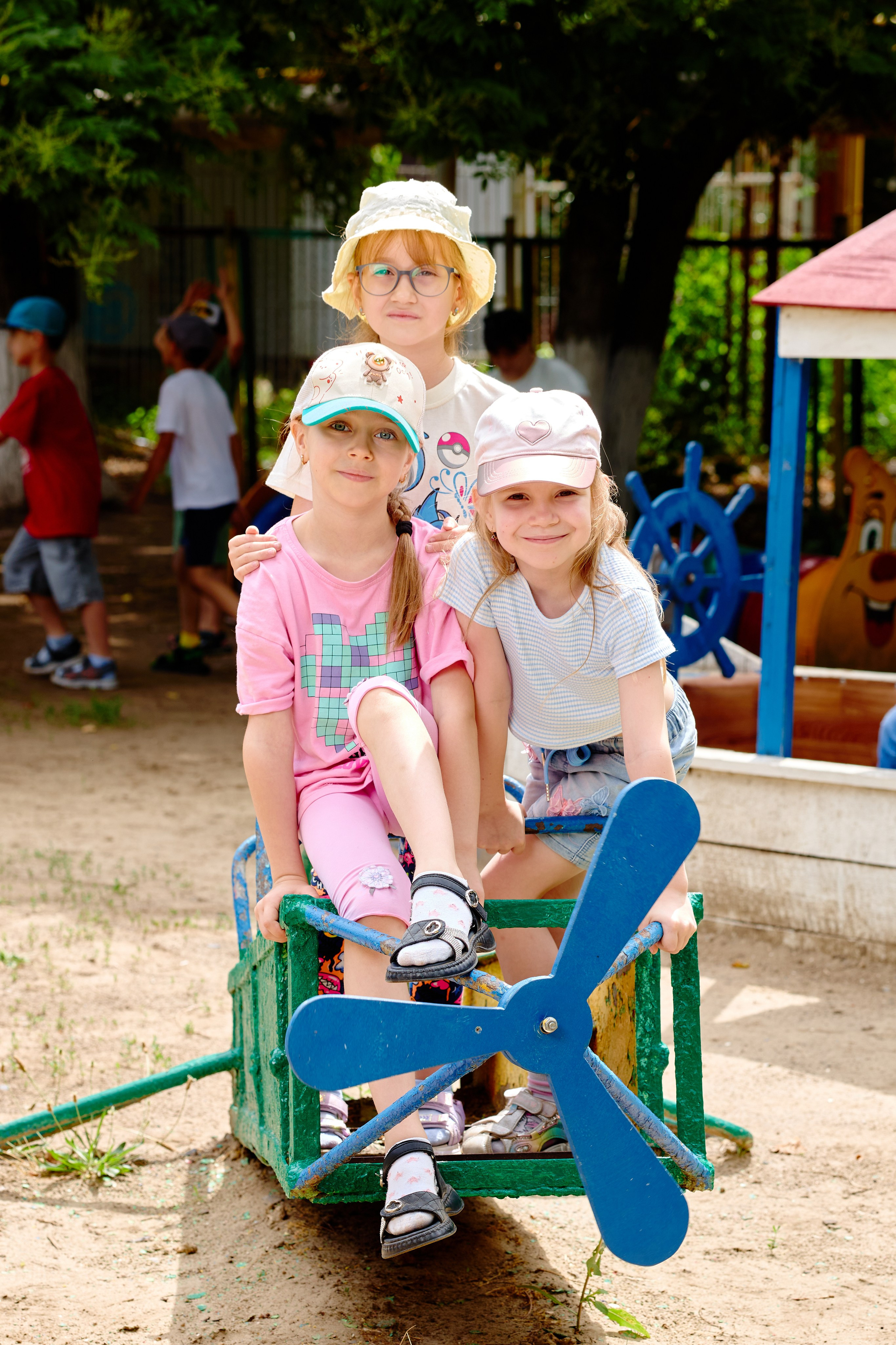 Пример летней съемки в детском саду № 92 Старшая группа Радуга. Фотограф Выпускные альбомы Таганрог Сергей Коробченко