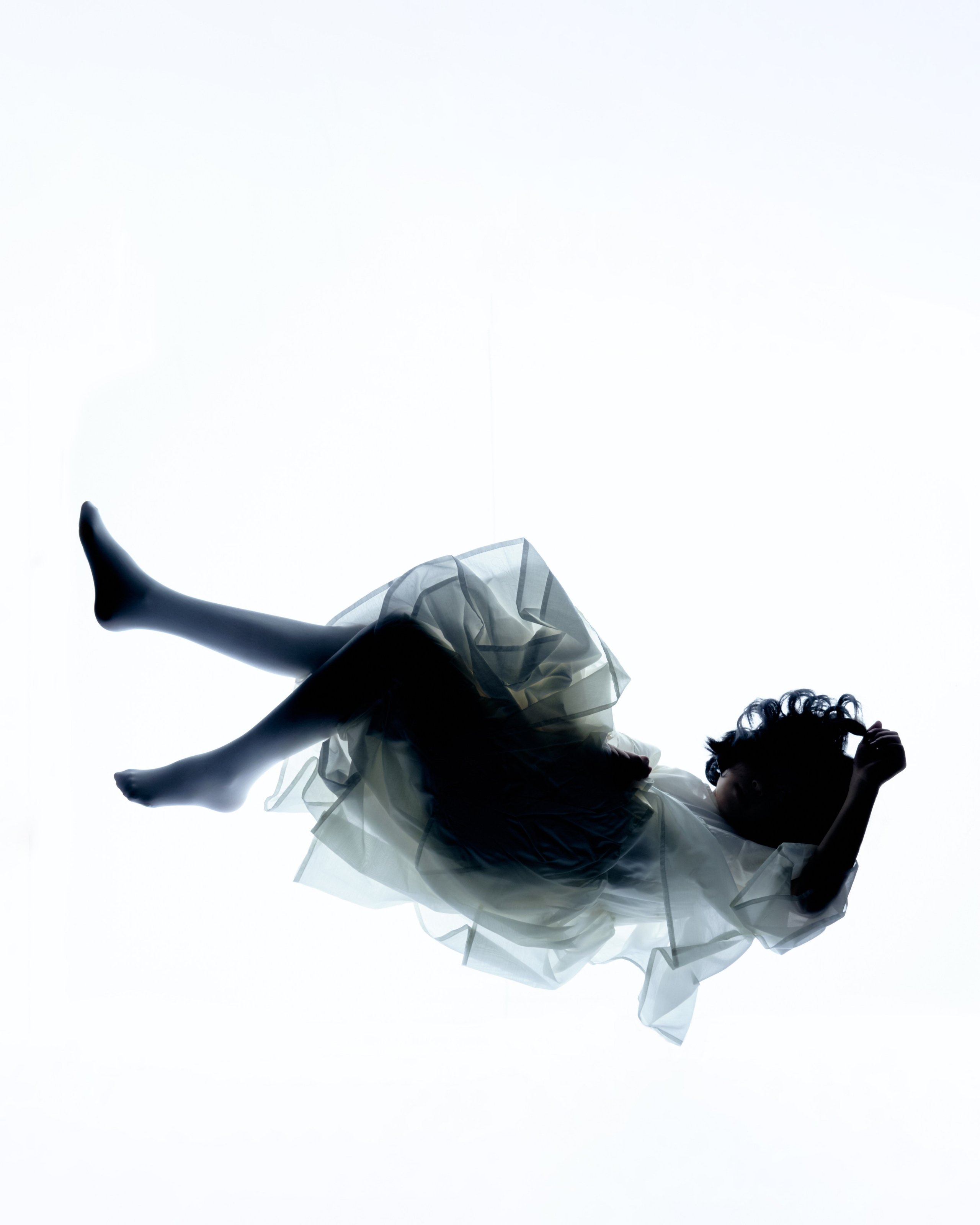 Снимаю одежду и аксессуары для молодых брендов и дизайнеров. Студийные лукбуки, каталожные съёмки, фоны, свет и атмосфера — всё под концепцию проекта. Помогаю выстроить грамотный сетап, понимаю стилистику и задачу. Также работаю гафером — знаю, как выжать максимум из света.