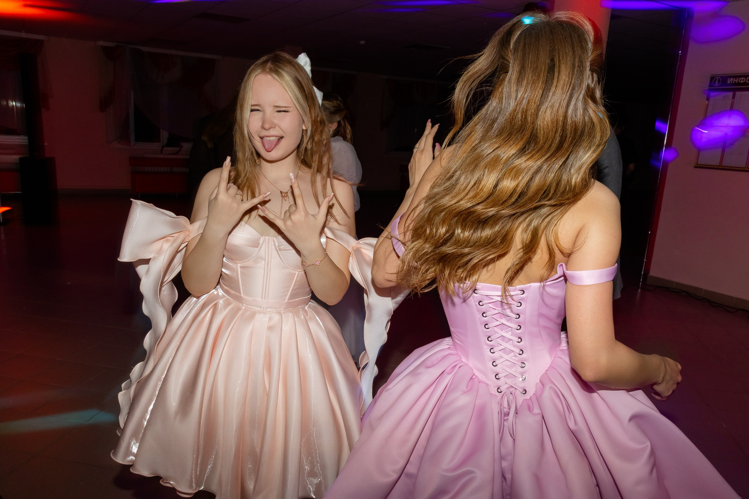 Школьный выпускной 2025 год в Минске, Беларуси. Свадебный фотограф в Минске/Беларуси Сергей Спиридонов