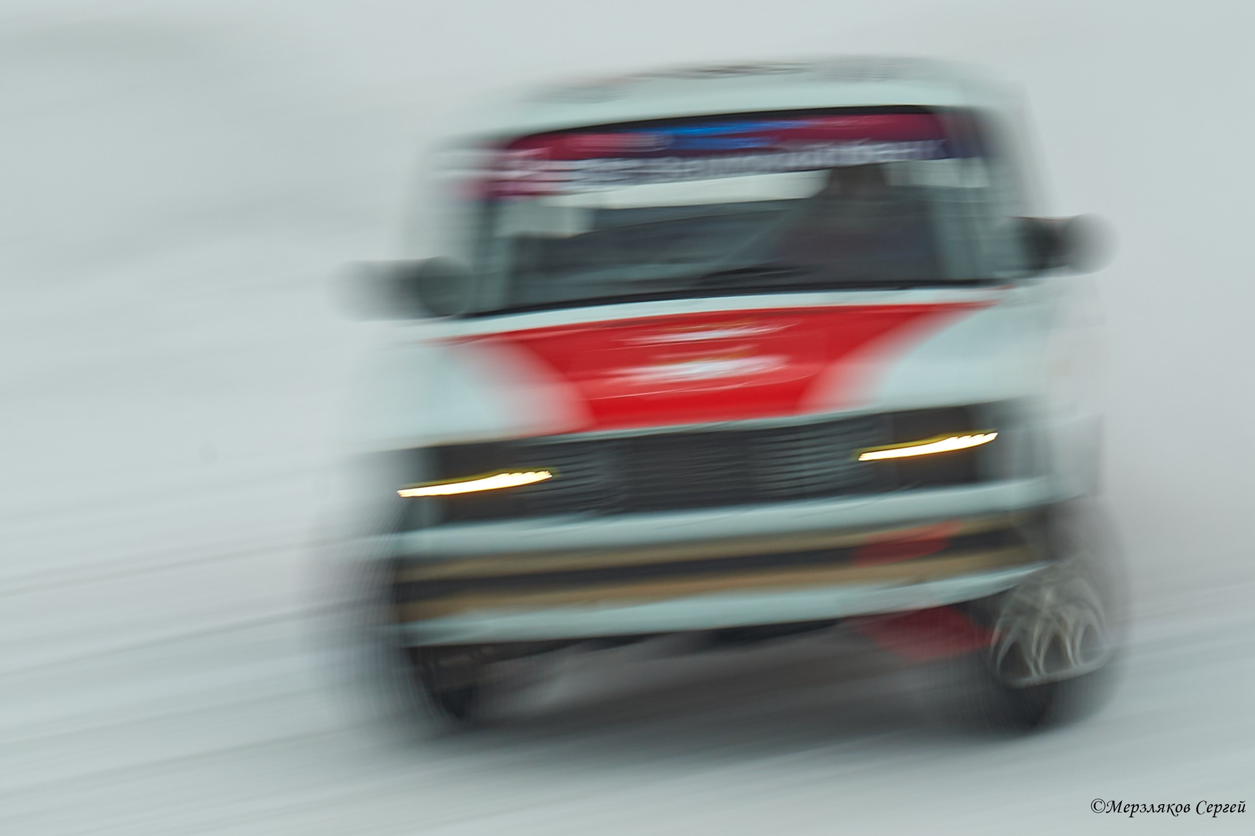 Трековые автогонки на льду Чемпионат России. Спортивный репортажный фотограф в Ижевске Сергей Мерзляков