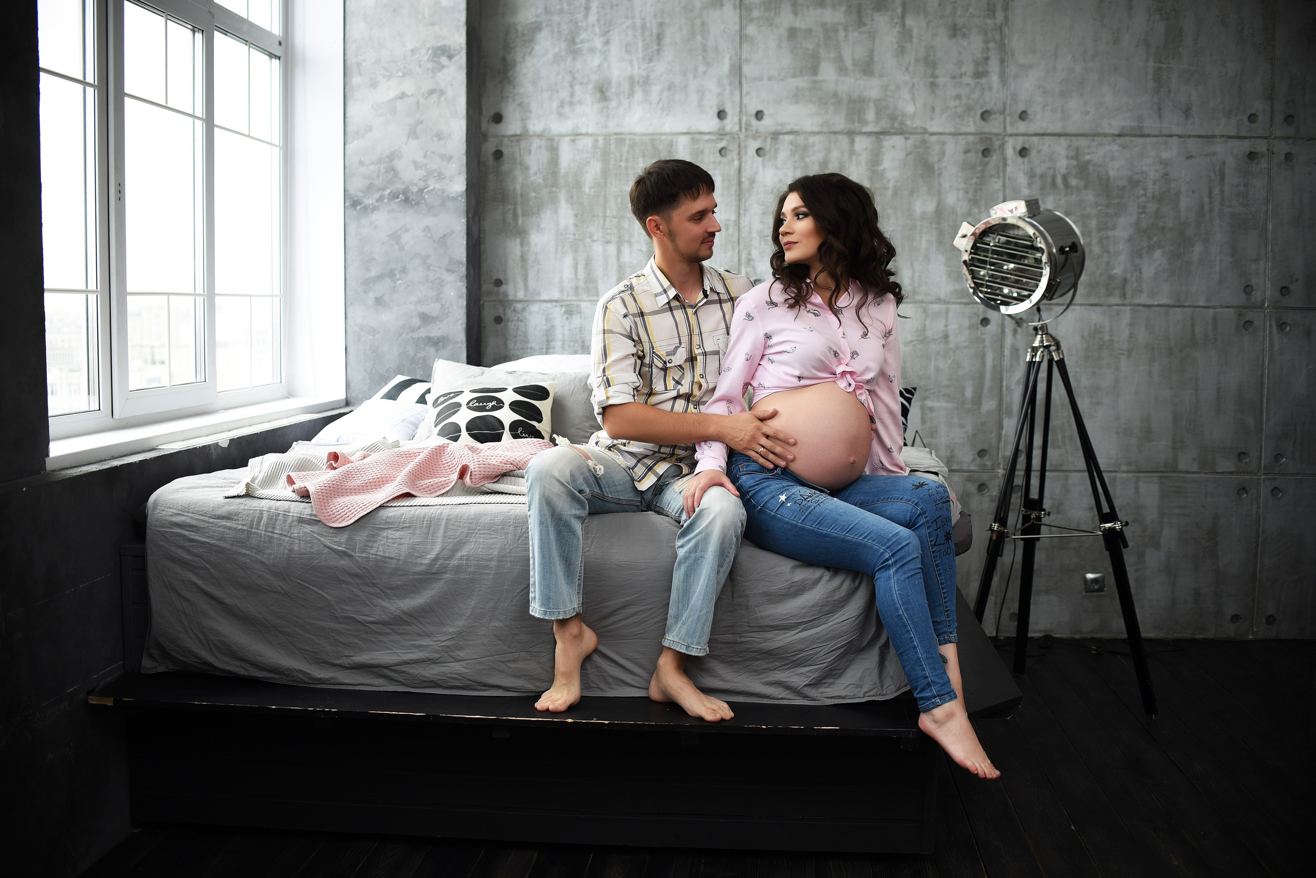 Фотосессия беременности студийная съемка. Свадебный, семейный, детский, контент фотограф в Омске Максим Ильин