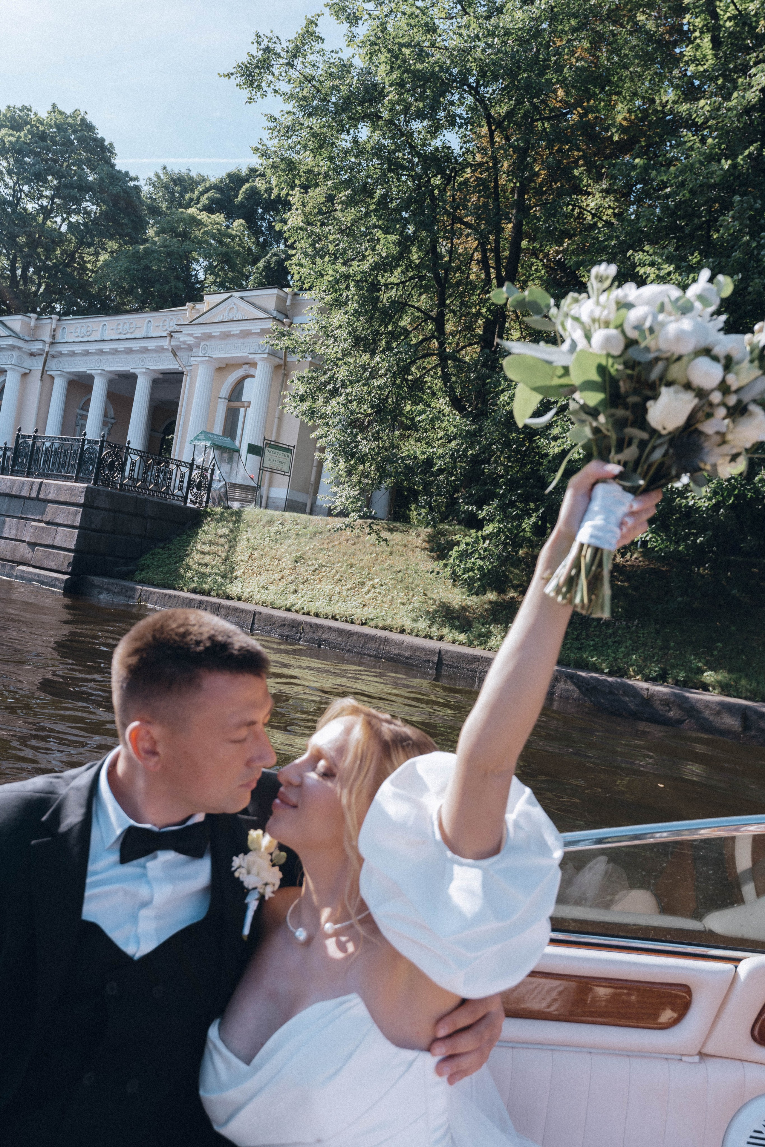 СВАДЕНБНАЯ СЬЕМКА НА КАТЕРЕ ПО КАНАЛАМ САНКТ-ПЕТЕРБУРГА И В АКВАТОРИИ НЕВЫ. Профессиональный фотограф, Санкт-Петербург — Виктория Богомолова
