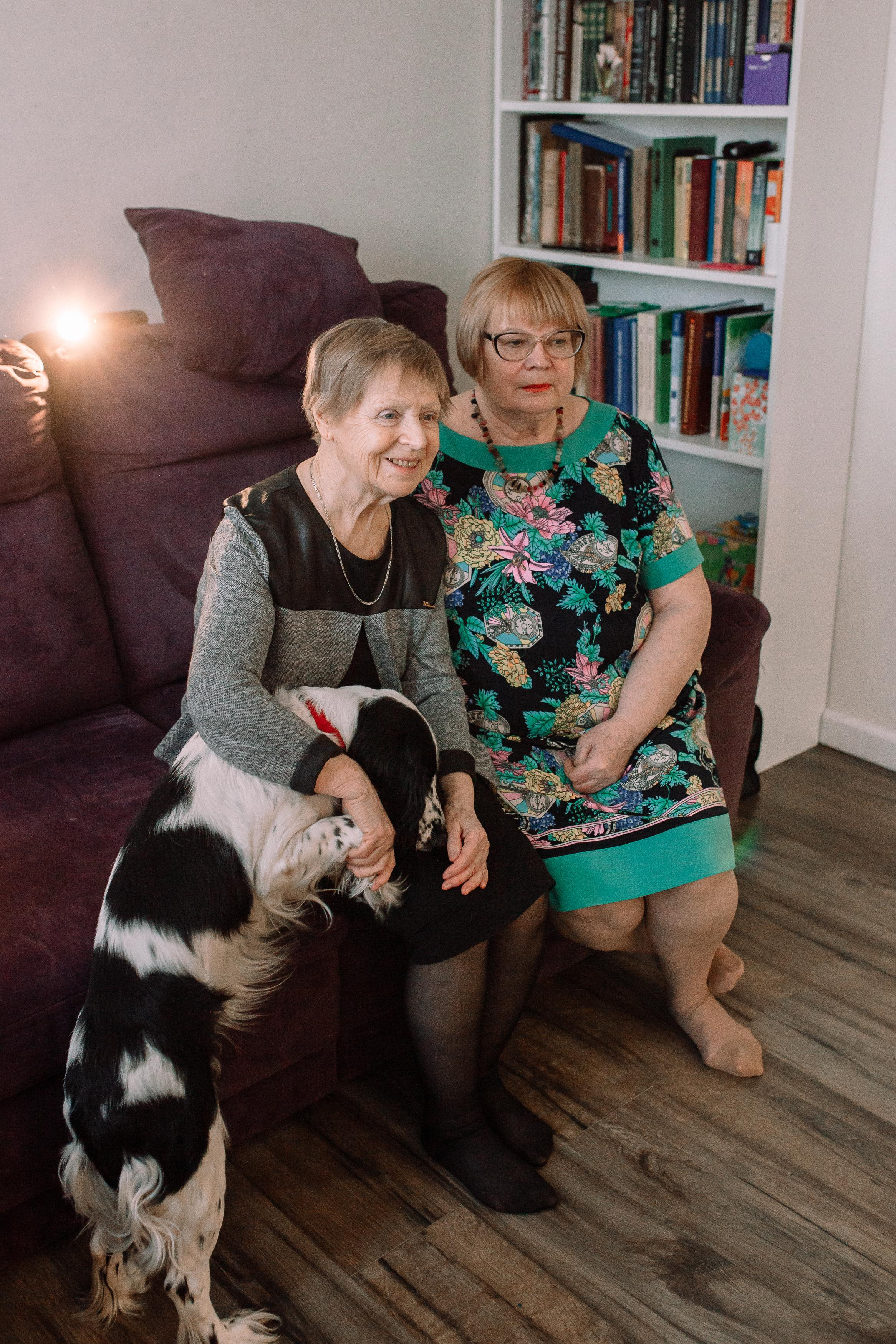 Костя, Ксюша, Глеб, Лиза, маленькая Женя, бабушки и дедушка. Семейный фотограф Трусова Евгения в Екатеринбурге