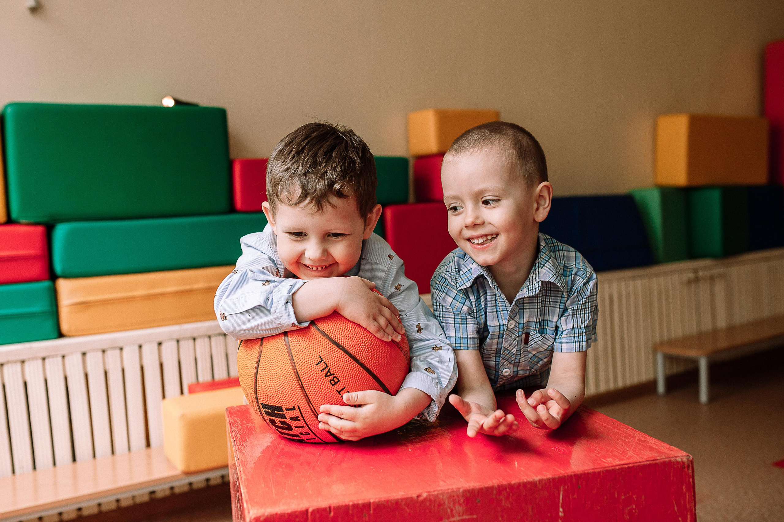 Детский сад, спорт зал. Семейный фотограф Трусова Евгения в Екатеринбурге