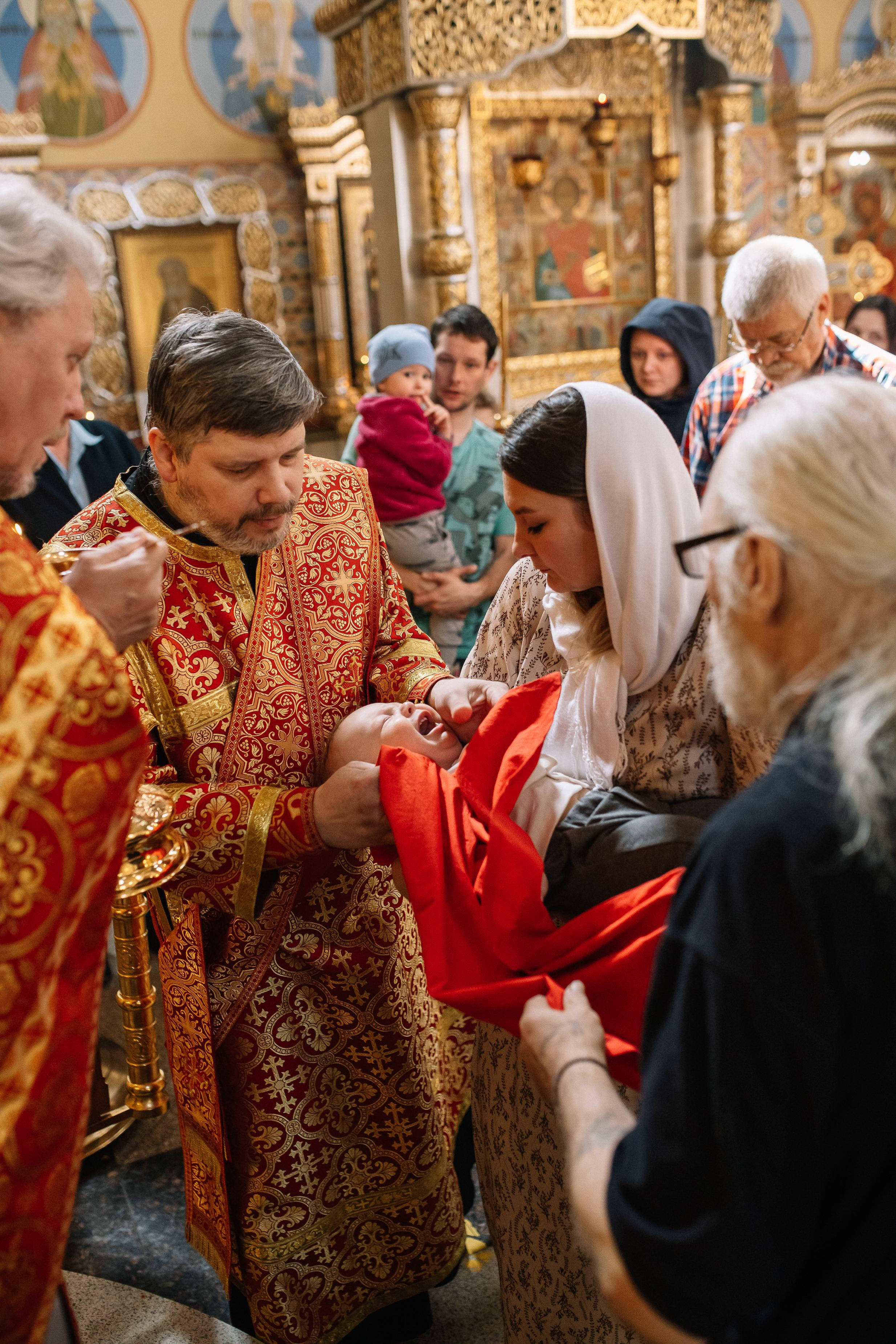 Крещение Димочки. Семейный фотограф Трусова Евгения в Екатеринбурге