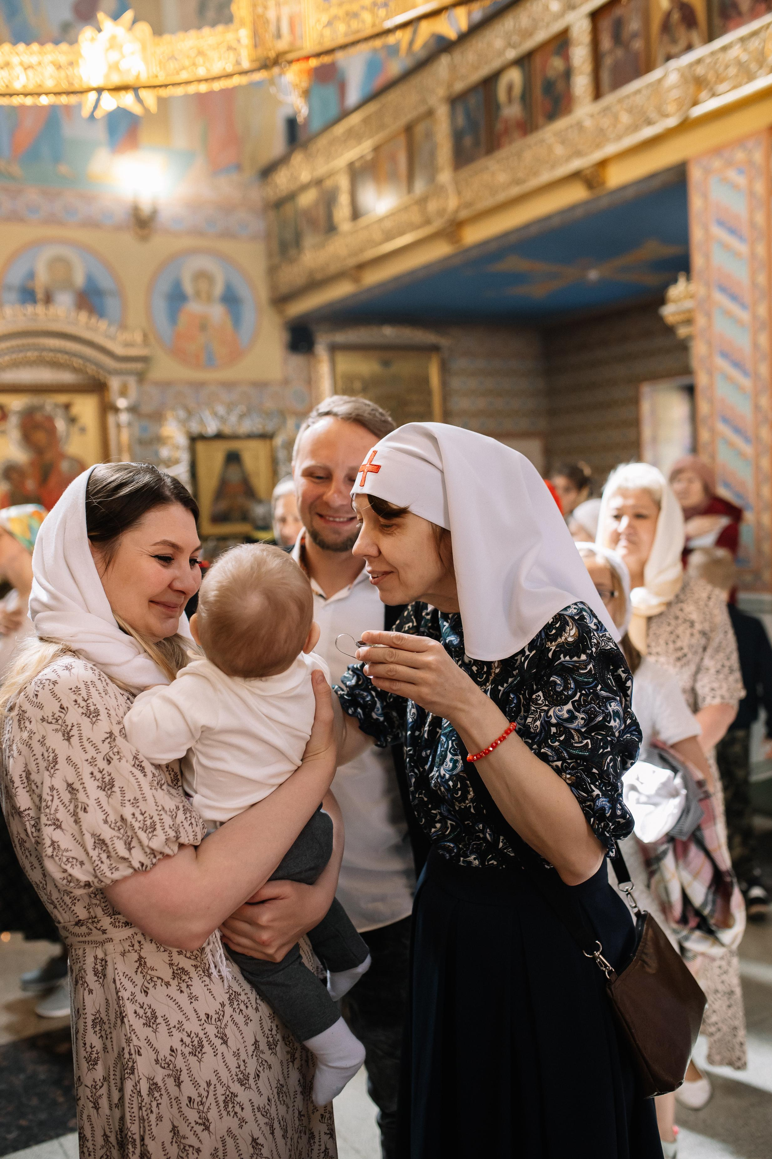 Крещение Димочки. Семейный фотограф Трусова Евгения в Екатеринбурге